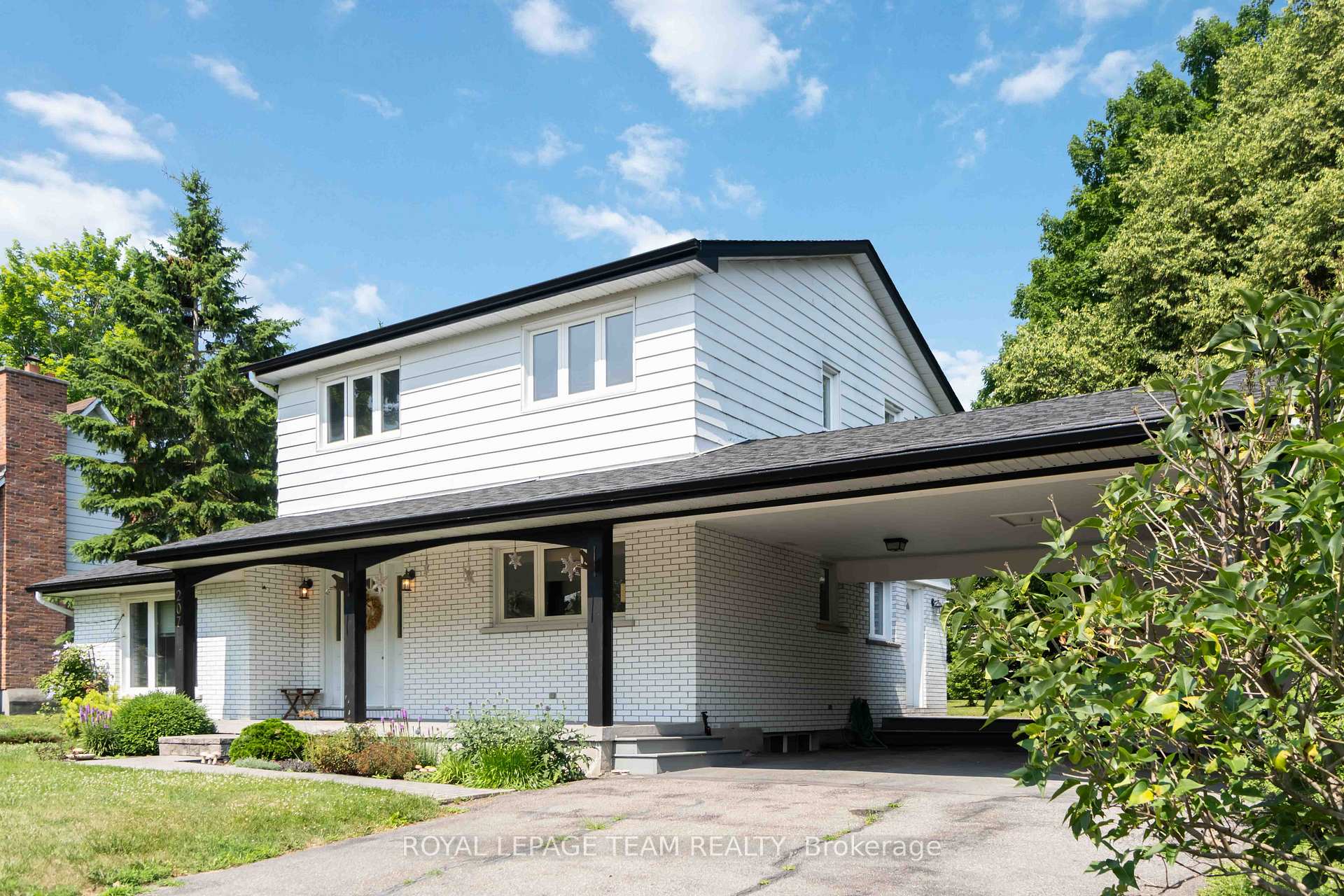 Front of 207 Curry Street