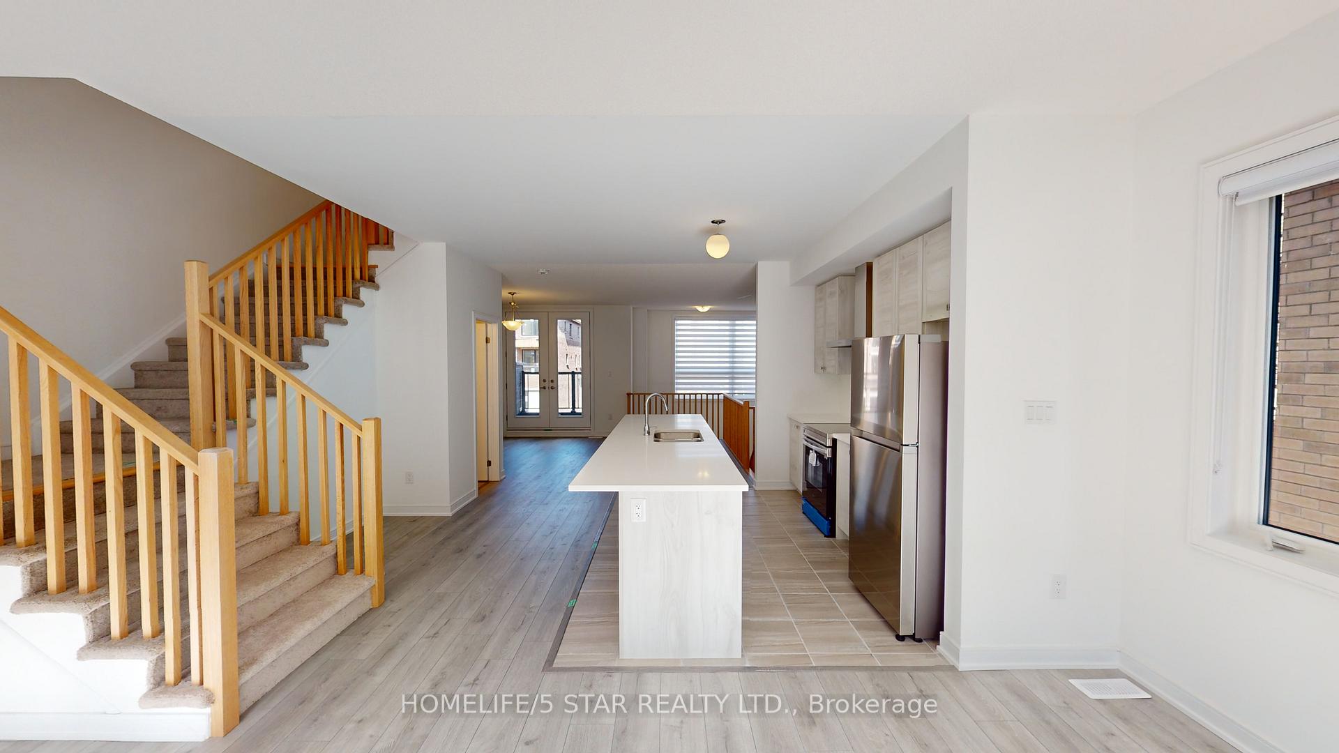 Photo 9 of 123 Blue Forest Crescent, Barrie, Innis-Shore — HOMEH