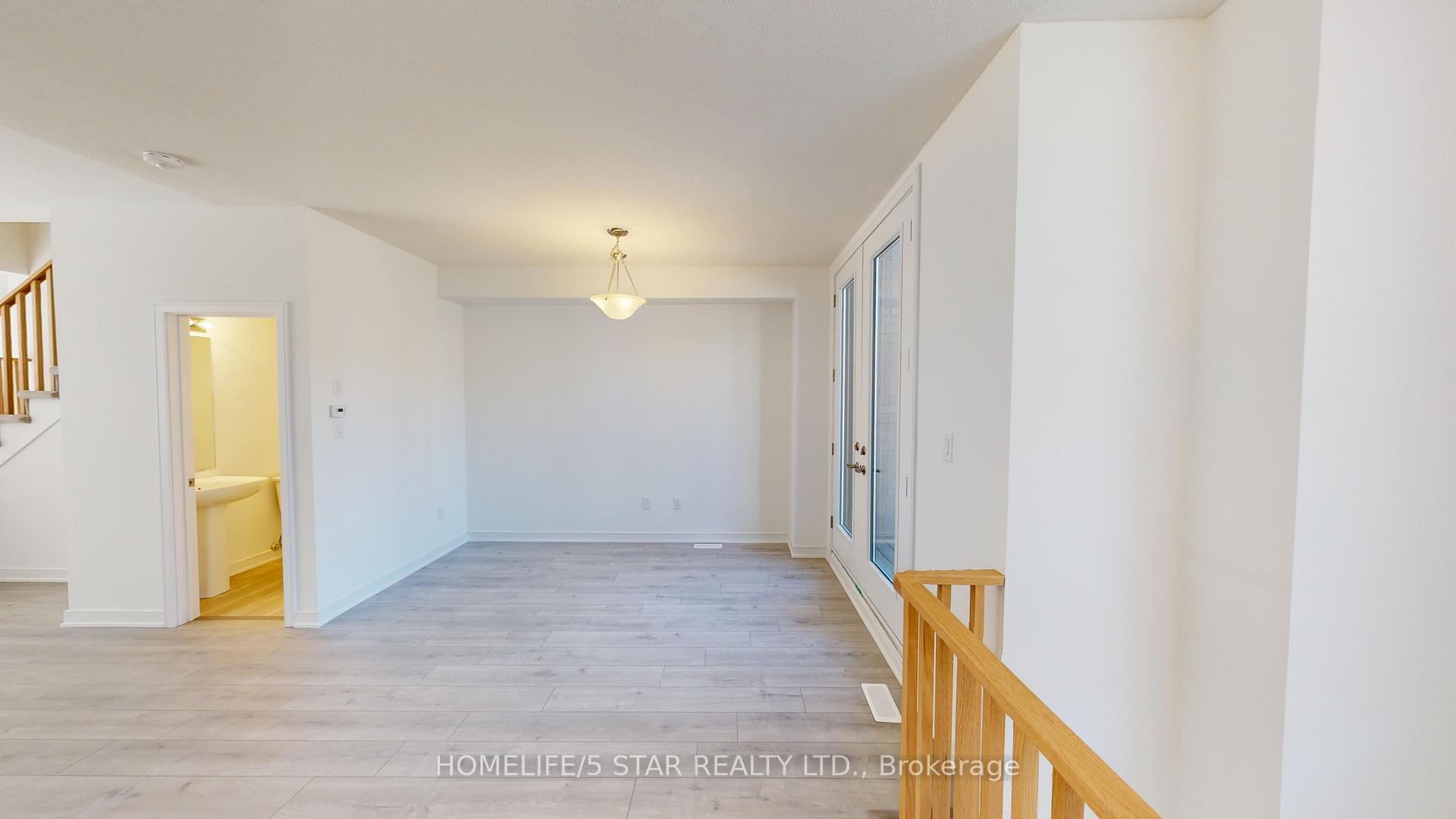 Photo 4 of 123 Blue Forest Crescent, Barrie, Innis-Shore — HOMEH