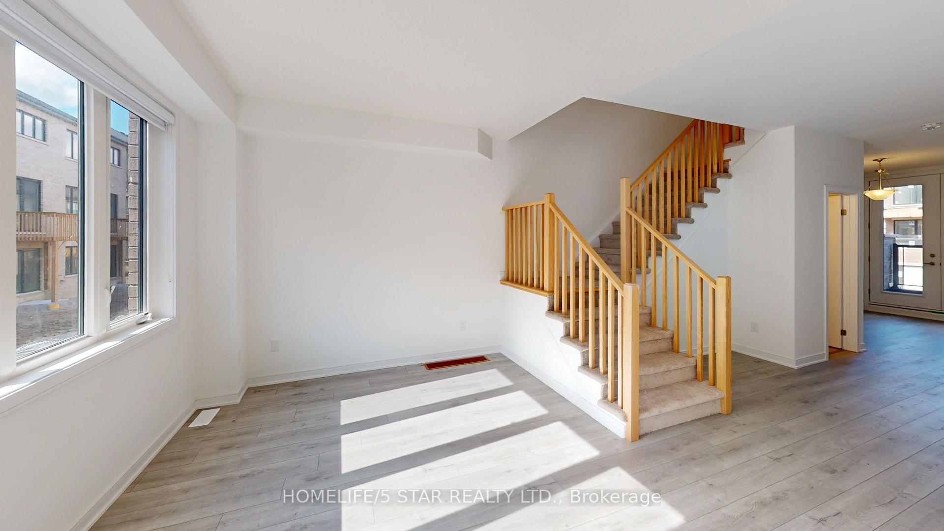 Photo 7 of 123 Blue Forest Crescent, Barrie, Innis-Shore — HOMEH
