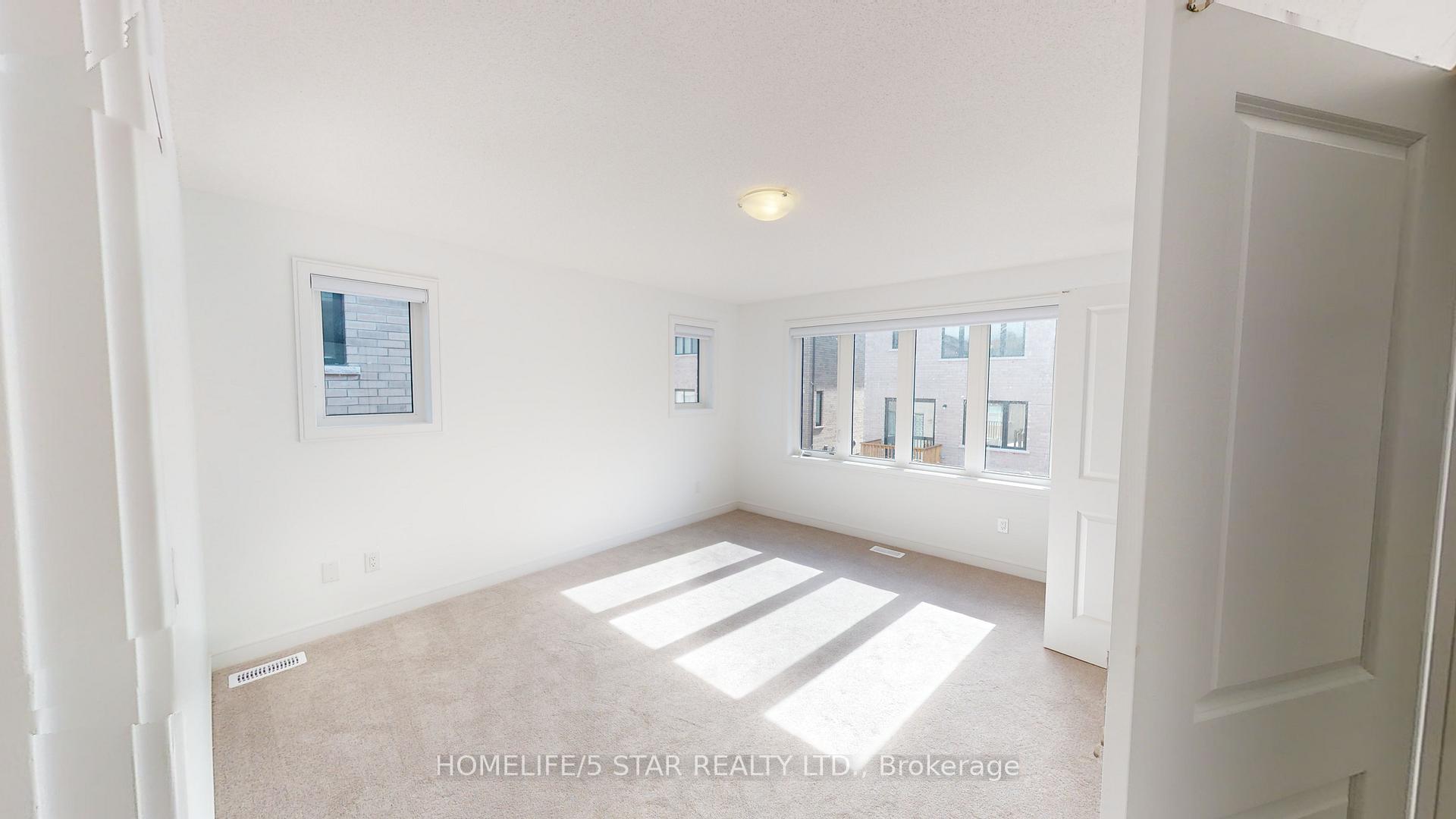 Photo 18 of 123 Blue Forest Crescent, Barrie, Innis-Shore — HOMEH