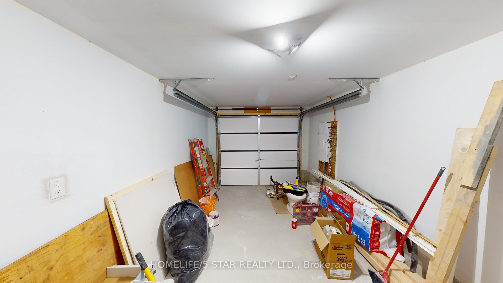 Photo 29 of 123 Blue Forest Crescent, Barrie, Innis-Shore — HOMEH
