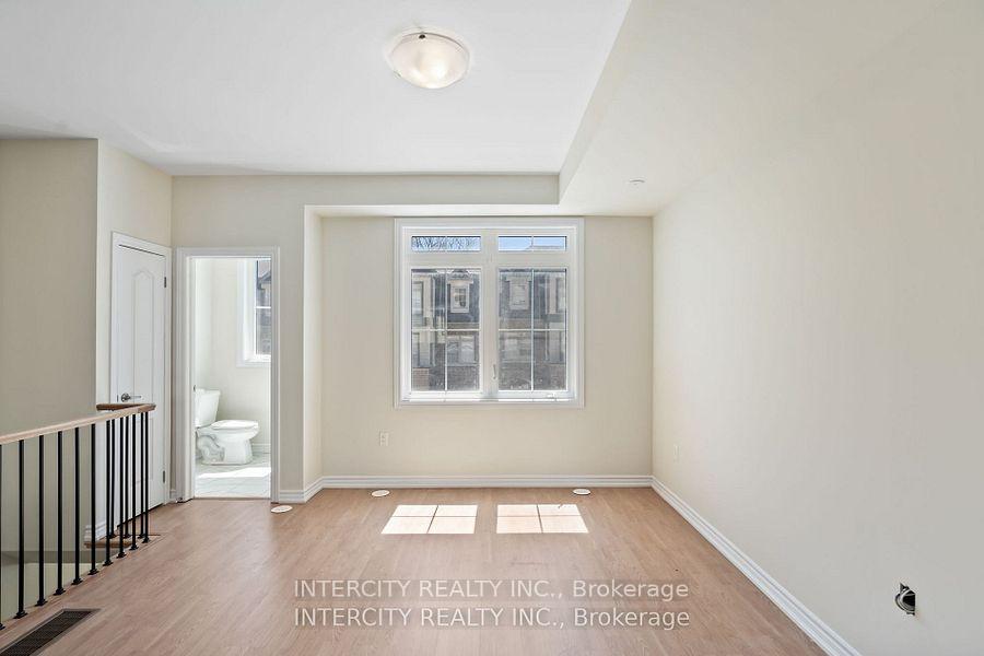 Photo 3 of 127 Senay Circle, Clarington, Courtice — HOMEH