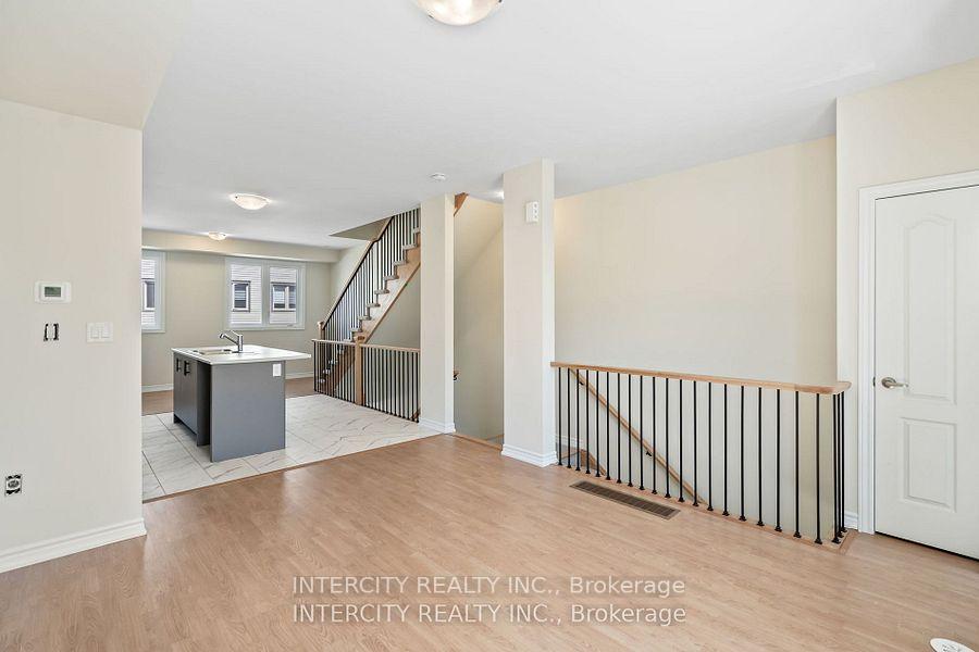 Photo 5 of 127 Senay Circle, Clarington, Courtice — HOMEH