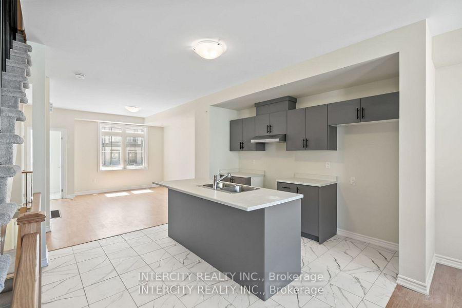 Photo 17 of 127 Senay Circle, Clarington, Courtice — HOMEH