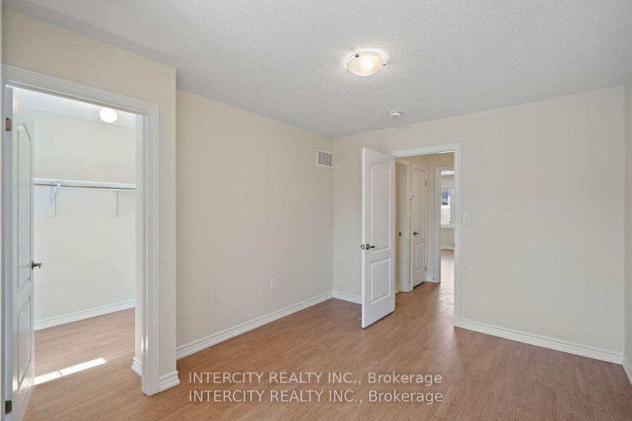 Photo 9 of 127 Senay Circle, Clarington, Courtice — HOMEH