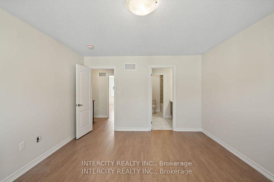 Photo 16 of 127 Senay Circle, Clarington, Courtice — HOMEH