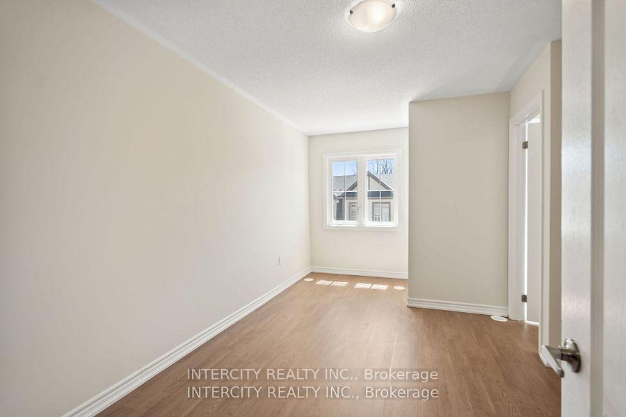 Photo 10 of 127 Senay Circle, Clarington, Courtice — HOMEH