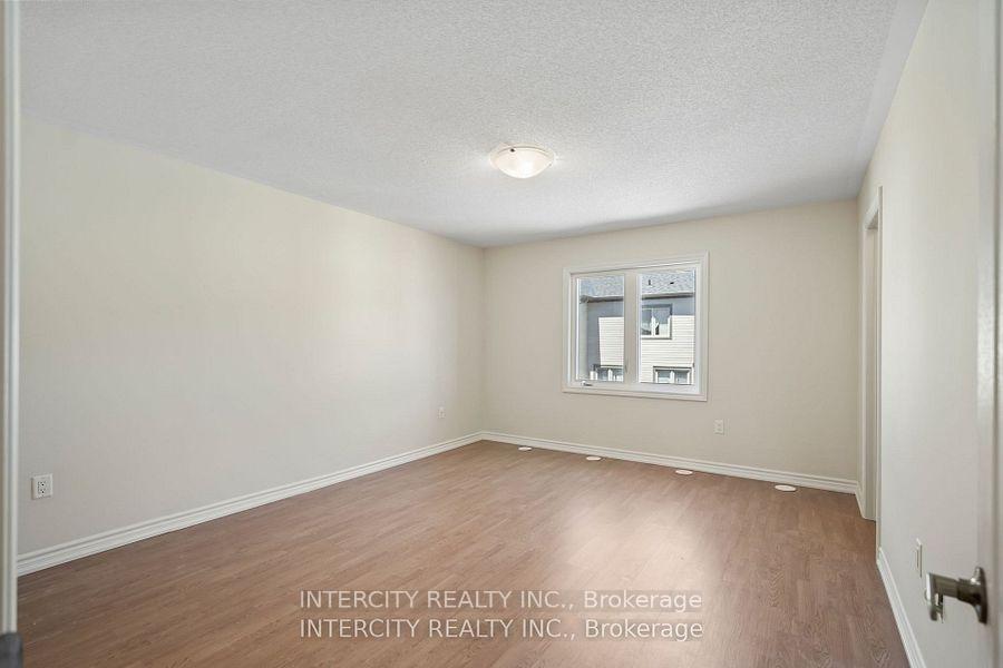 Photo 11 of 127 Senay Circle, Clarington, Courtice — HOMEH