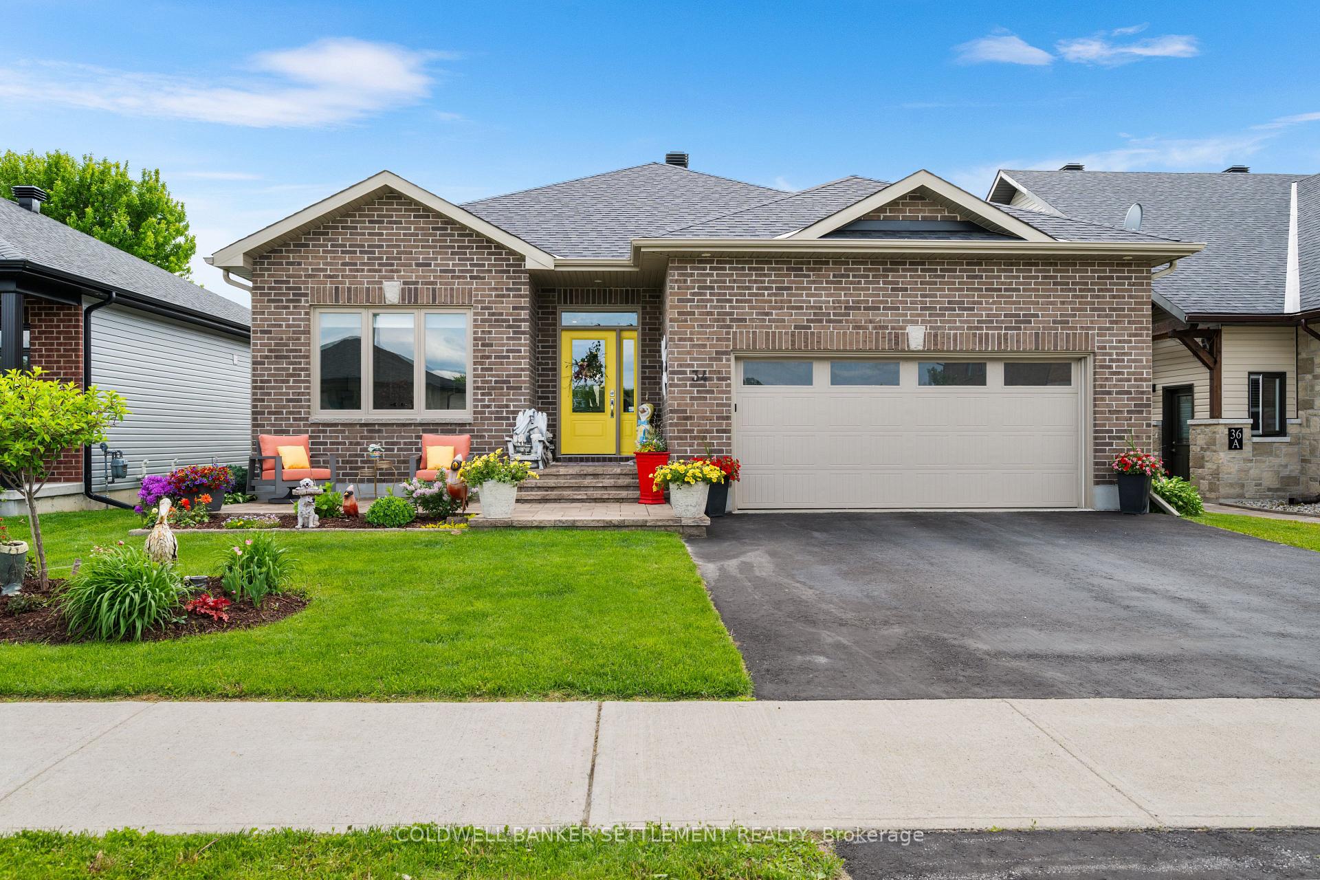 Photo 1 of 34 Senators Gate Drive, Perth — HOMEH