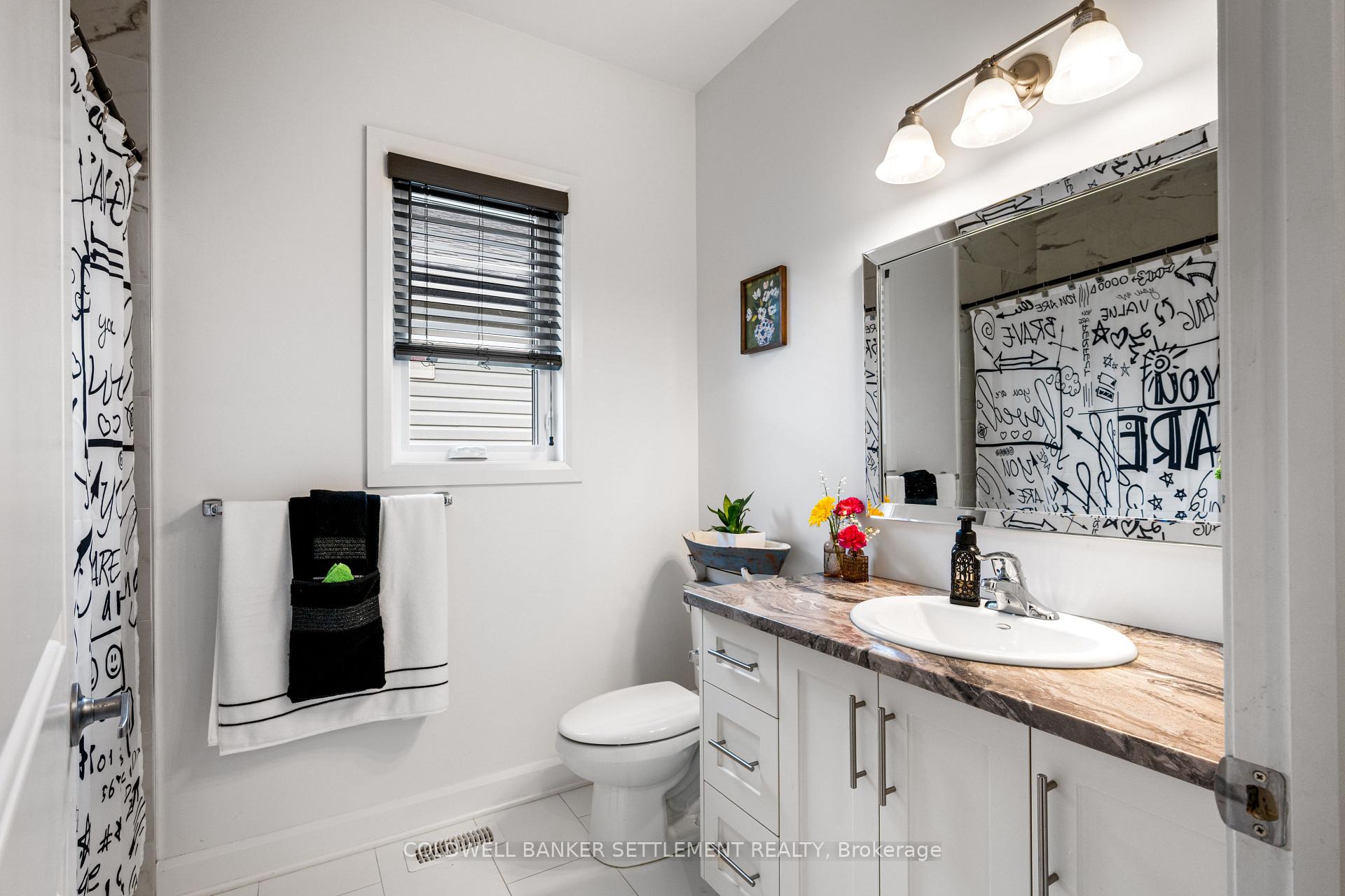 Photo 12 of 34 Senators Gate Drive, Perth — HOMEH