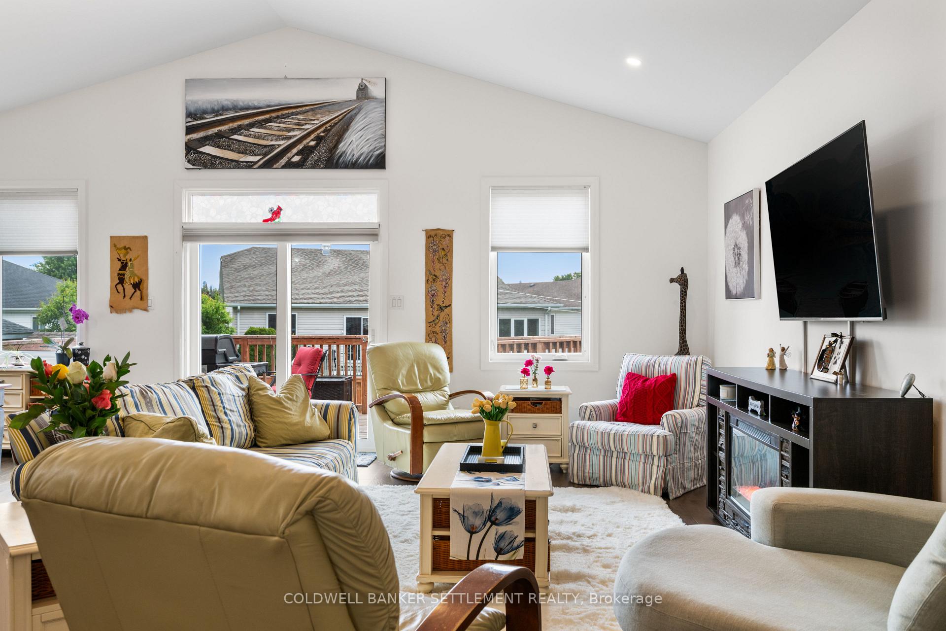 Photo 14 of 34 Senators Gate Drive, Perth — HOMEH