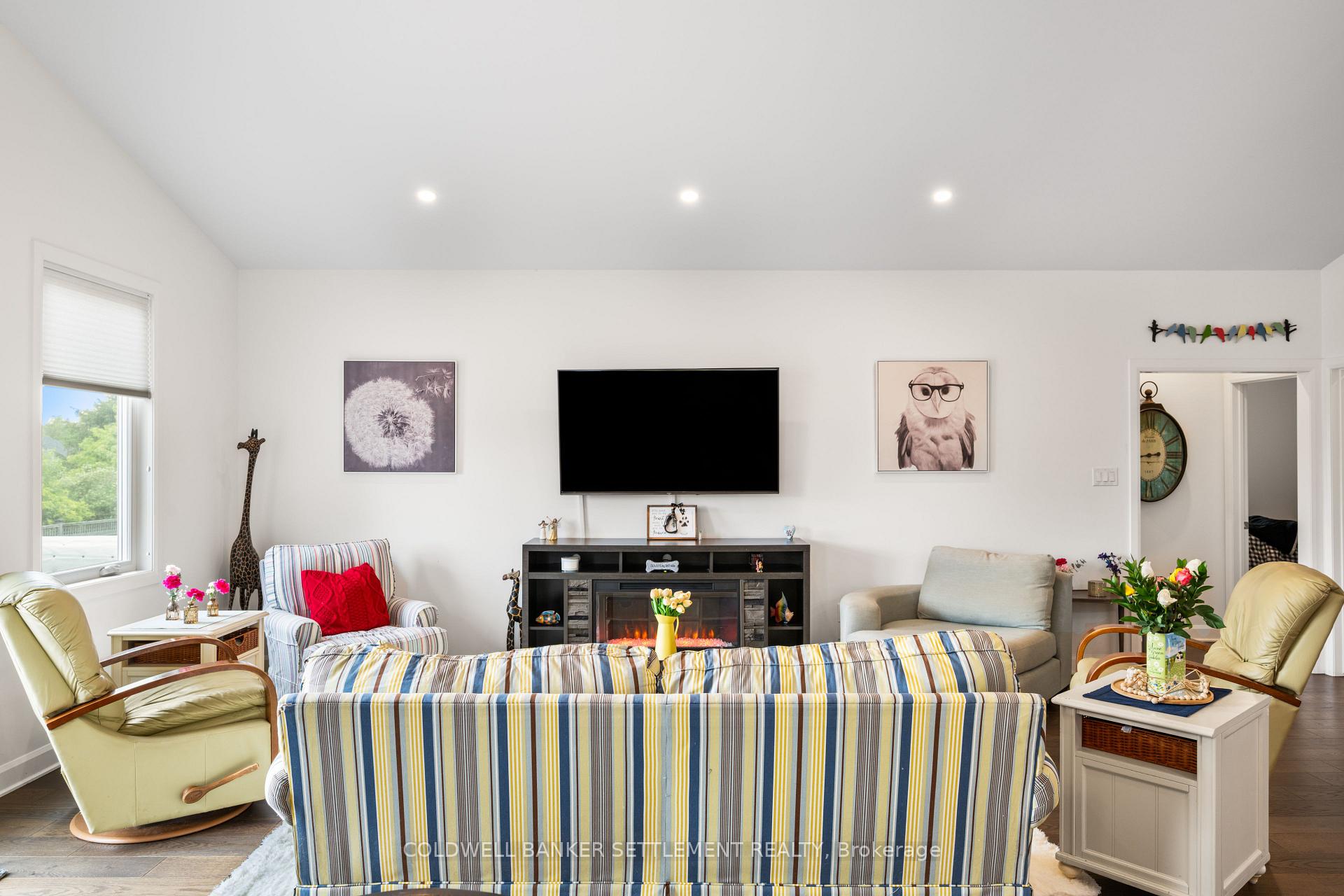 Photo 5 of 34 Senators Gate Drive, Perth — HOMEH