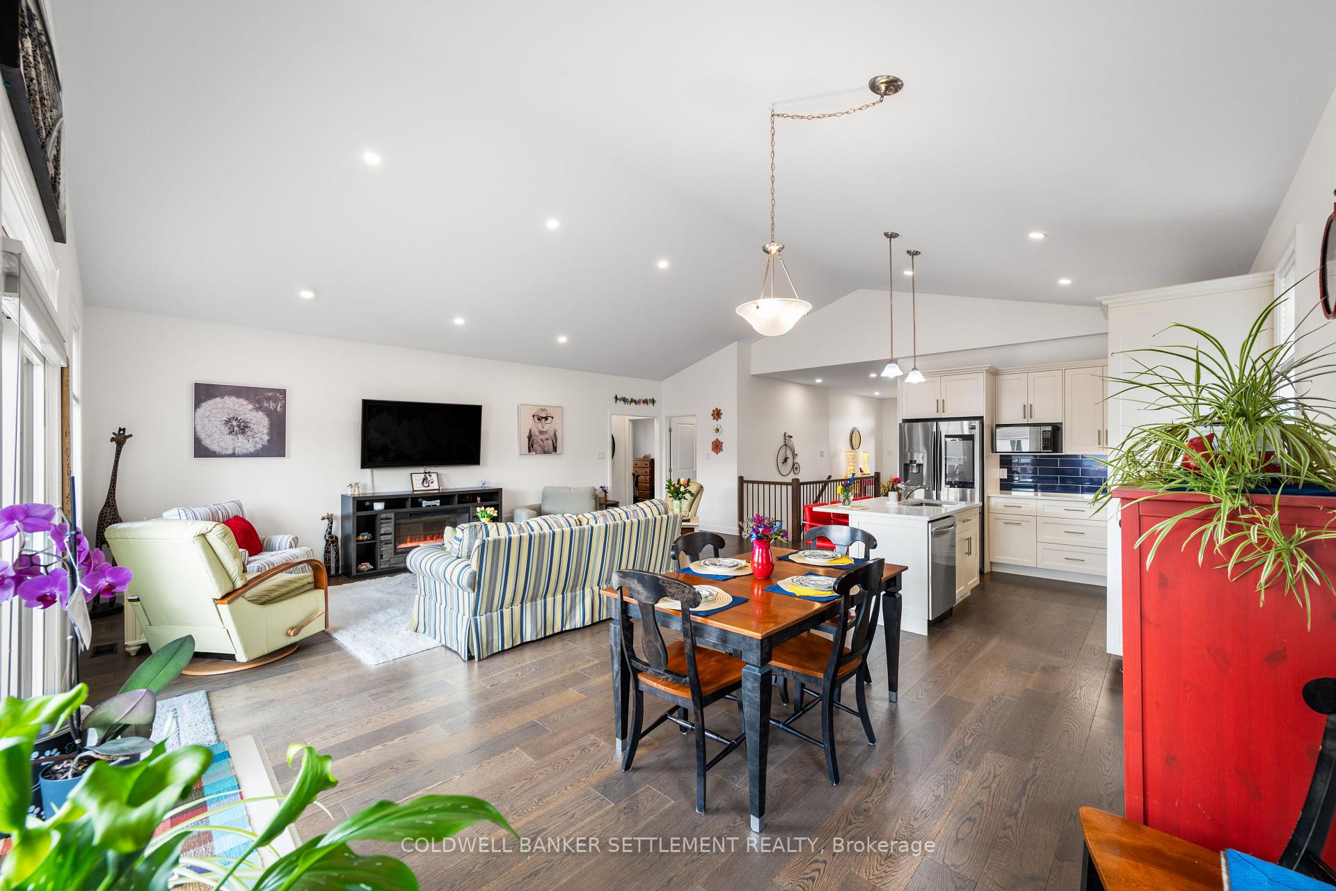 Photo 9 of 34 Senators Gate Drive, Perth — HOMEH