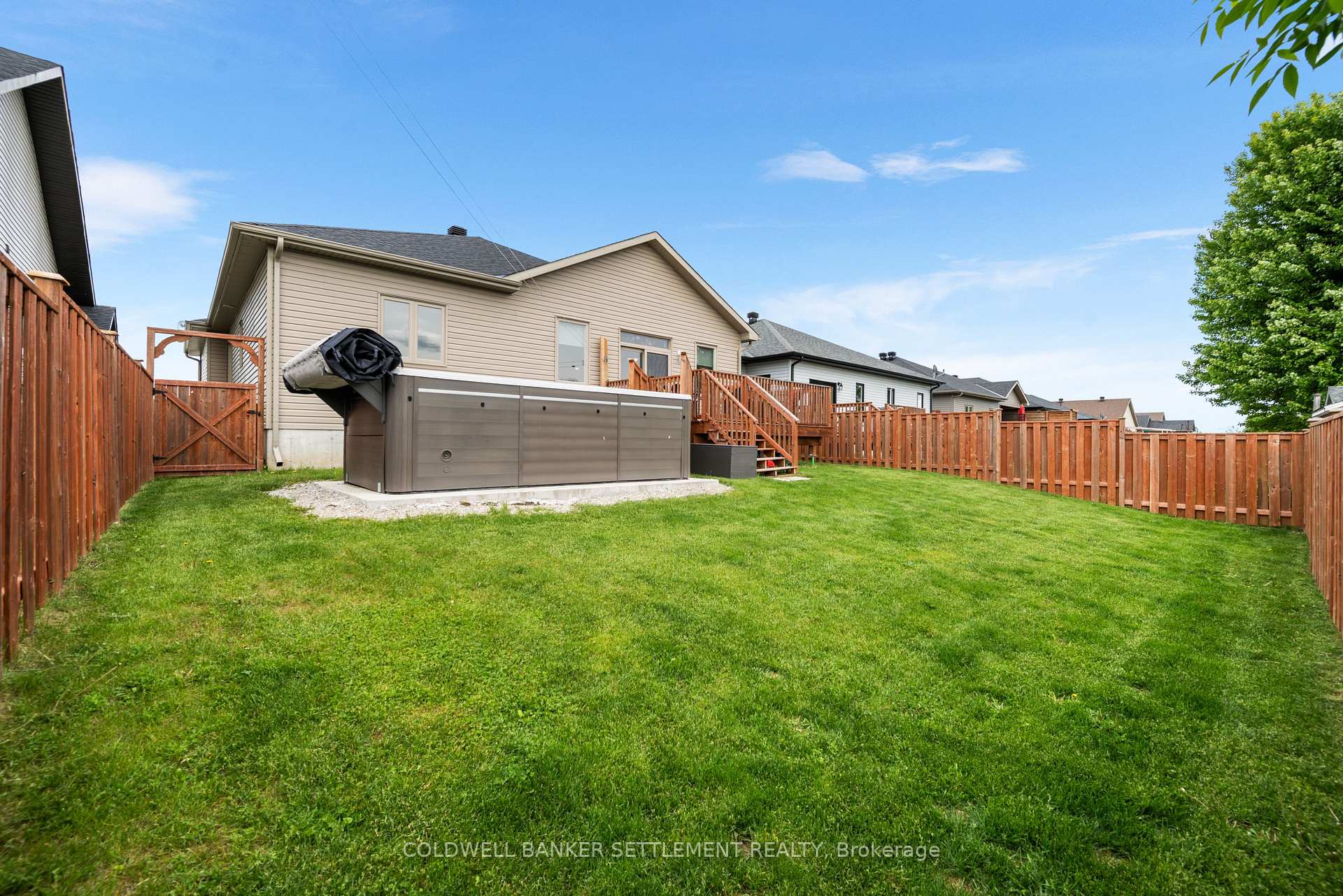 Photo 11 of 34 Senators Gate Drive, Perth — HOMEH