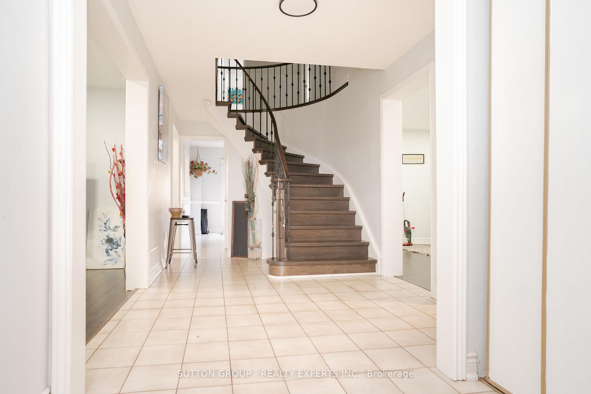 Photo 2 of 463 Rutherford Road N, Brampton, Madoc — HOMEH