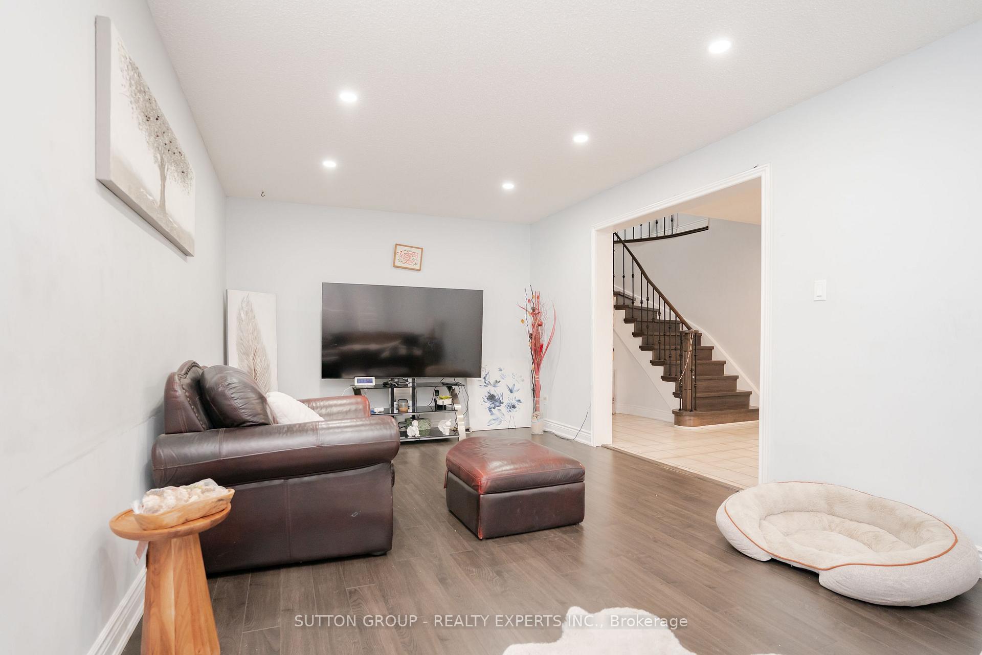Photo 7 of 463 Rutherford Road N, Brampton, Madoc — HOMEH