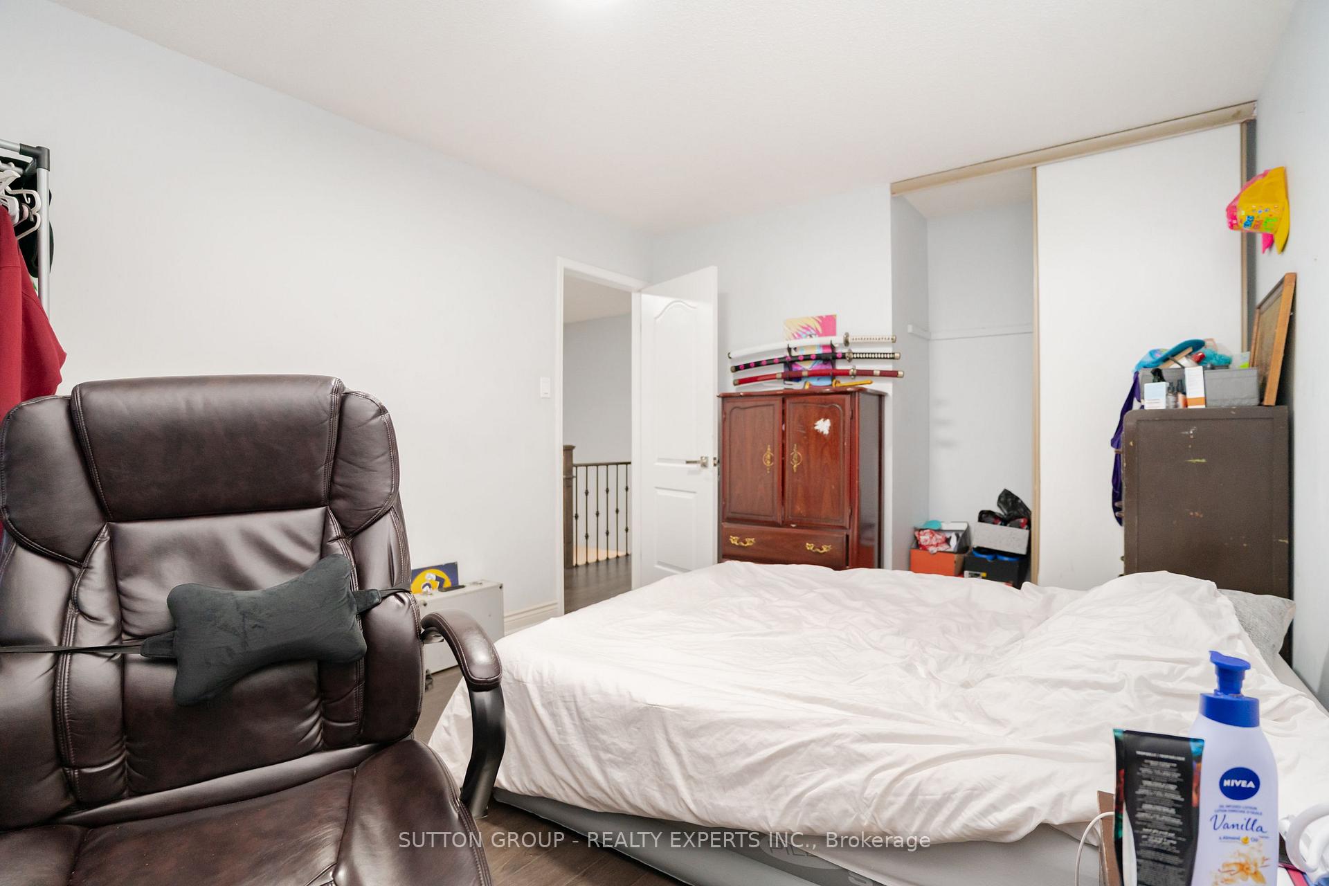 Photo 11 of 463 Rutherford Road N, Brampton, Madoc — HOMEH