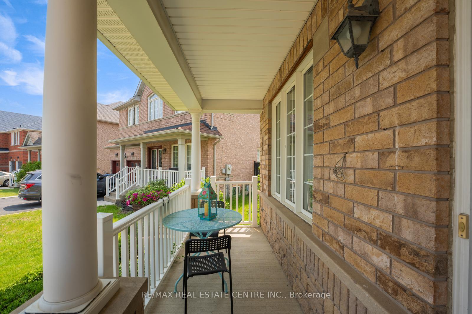 Photo 5 of 26 Ferncastle Crescent, Brampton, Fletcher's Meadow — HOMEH