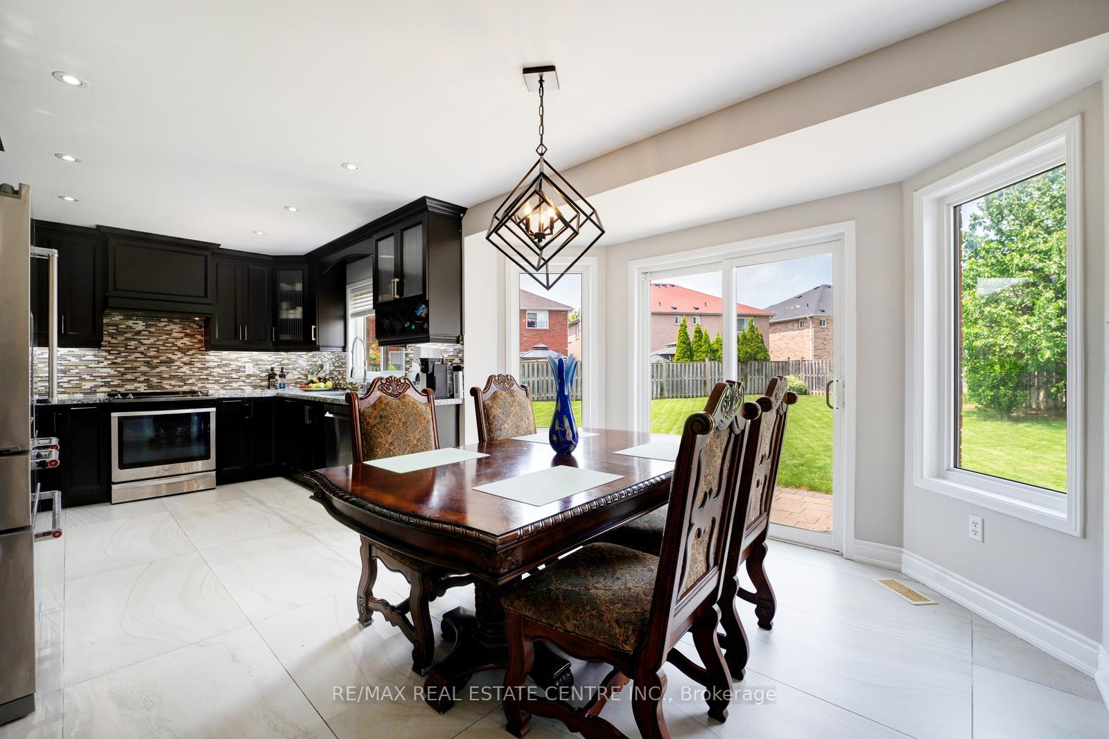 Photo 17 of 26 Ferncastle Crescent, Brampton, Fletcher's Meadow — HOMEH