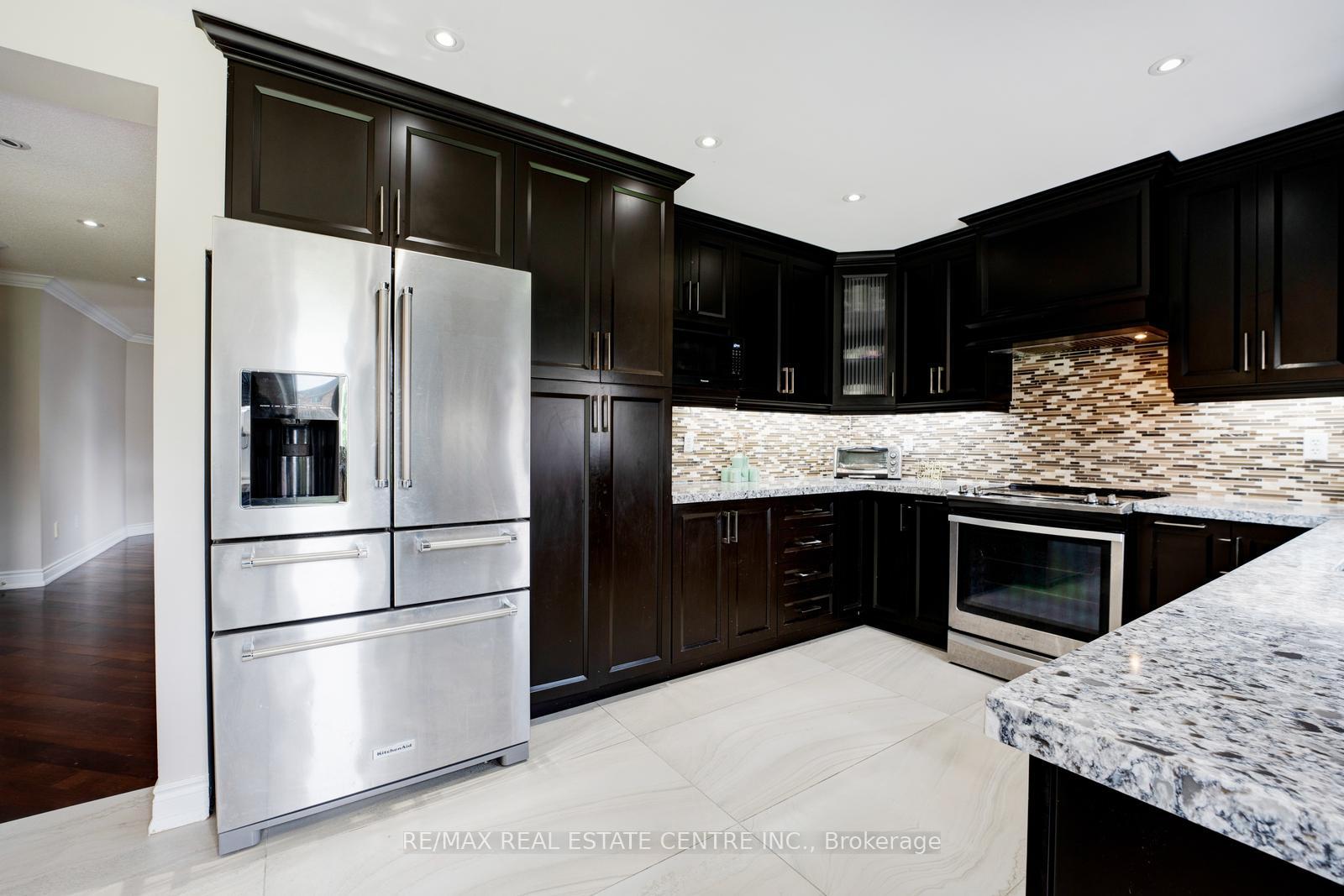 Photo 8 of 26 Ferncastle Crescent, Brampton, Fletcher's Meadow — HOMEH