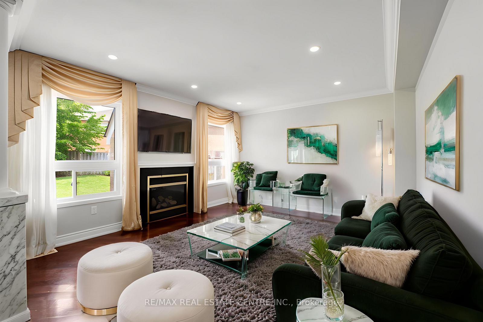 Photo 14 of 26 Ferncastle Crescent, Brampton, Fletcher's Meadow — HOMEH