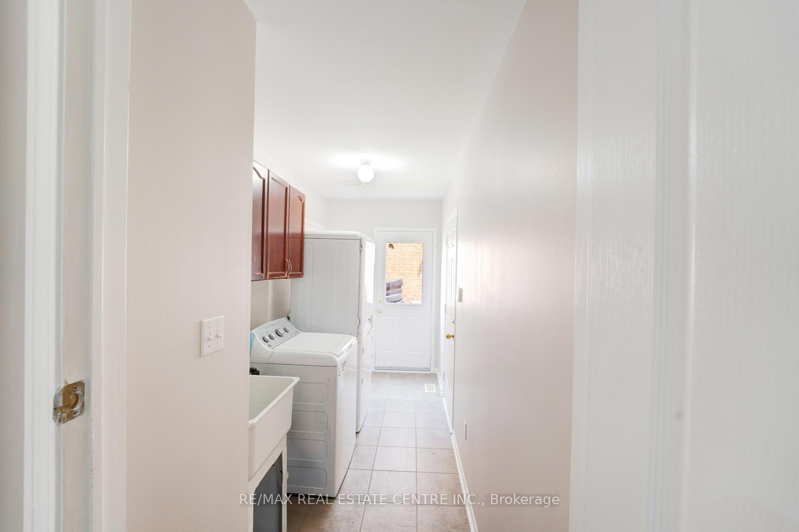 Photo 12 of 26 Ferncastle Crescent, Brampton, Fletcher's Meadow — HOMEH