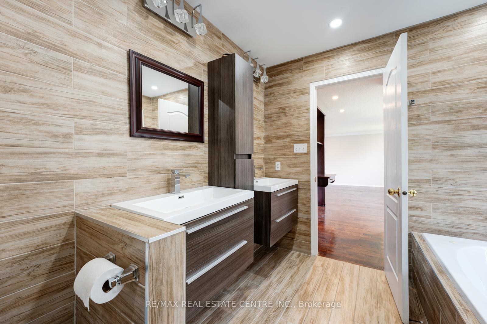 Photo 16 of 26 Ferncastle Crescent, Brampton, Fletcher's Meadow — HOMEH