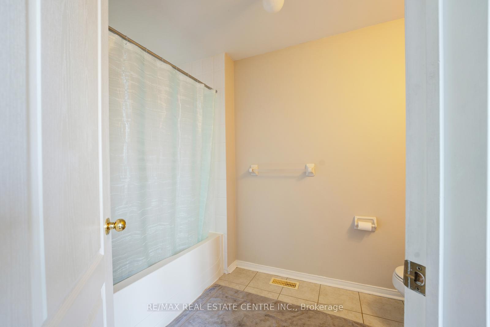 Photo 29 of 26 Ferncastle Crescent, Brampton, Fletcher's Meadow — HOMEH
