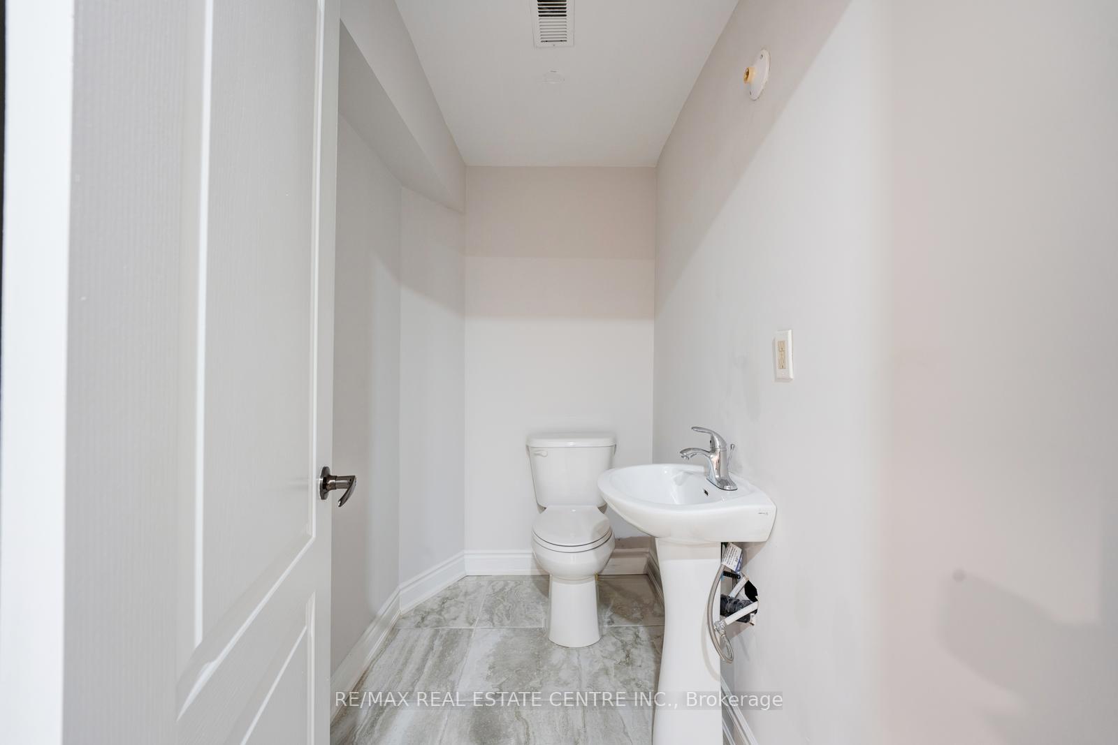 Photo 28 of 26 Ferncastle Crescent, Brampton, Fletcher's Meadow — HOMEH
