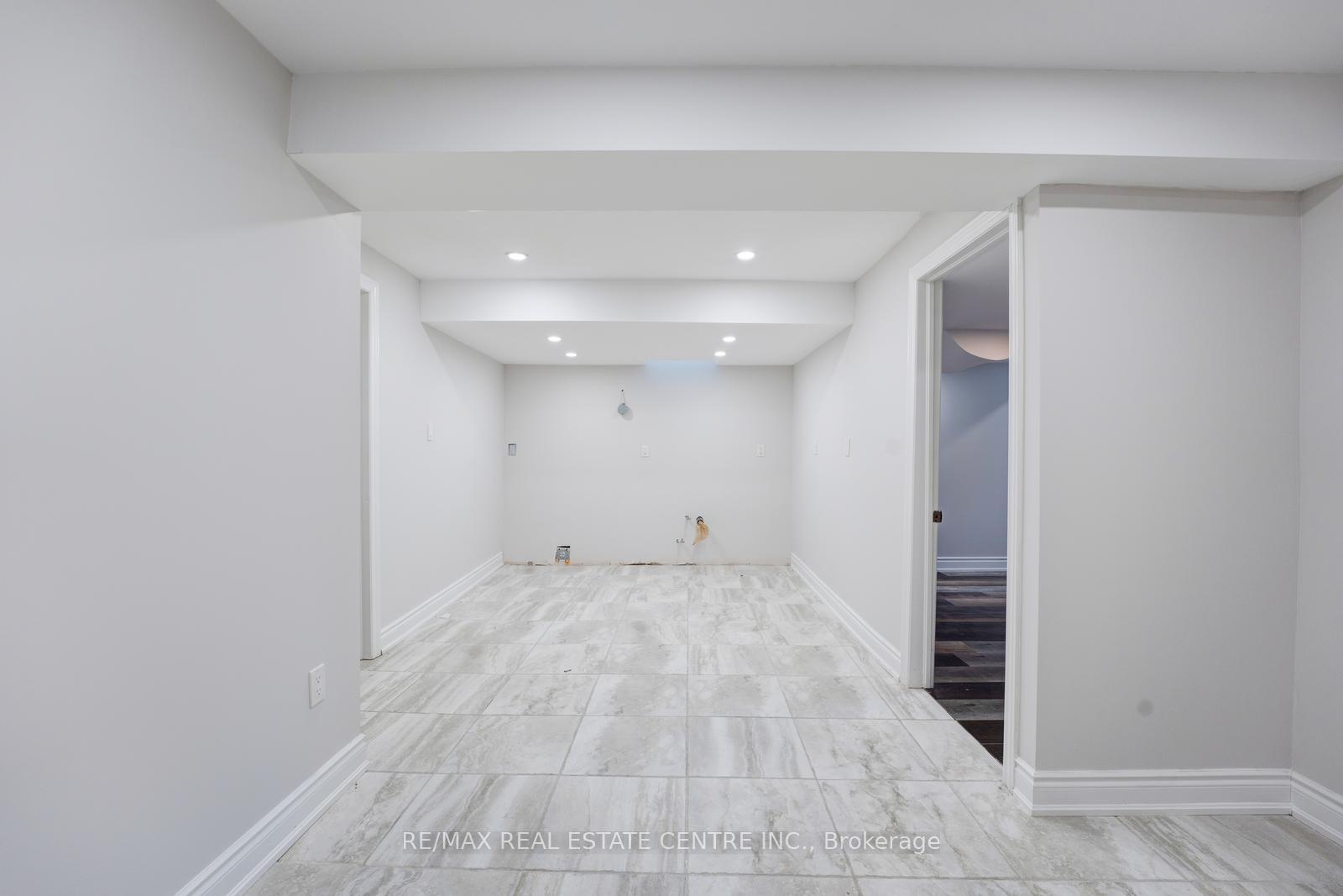 Photo 33 of 26 Ferncastle Crescent, Brampton, Fletcher's Meadow — HOMEH