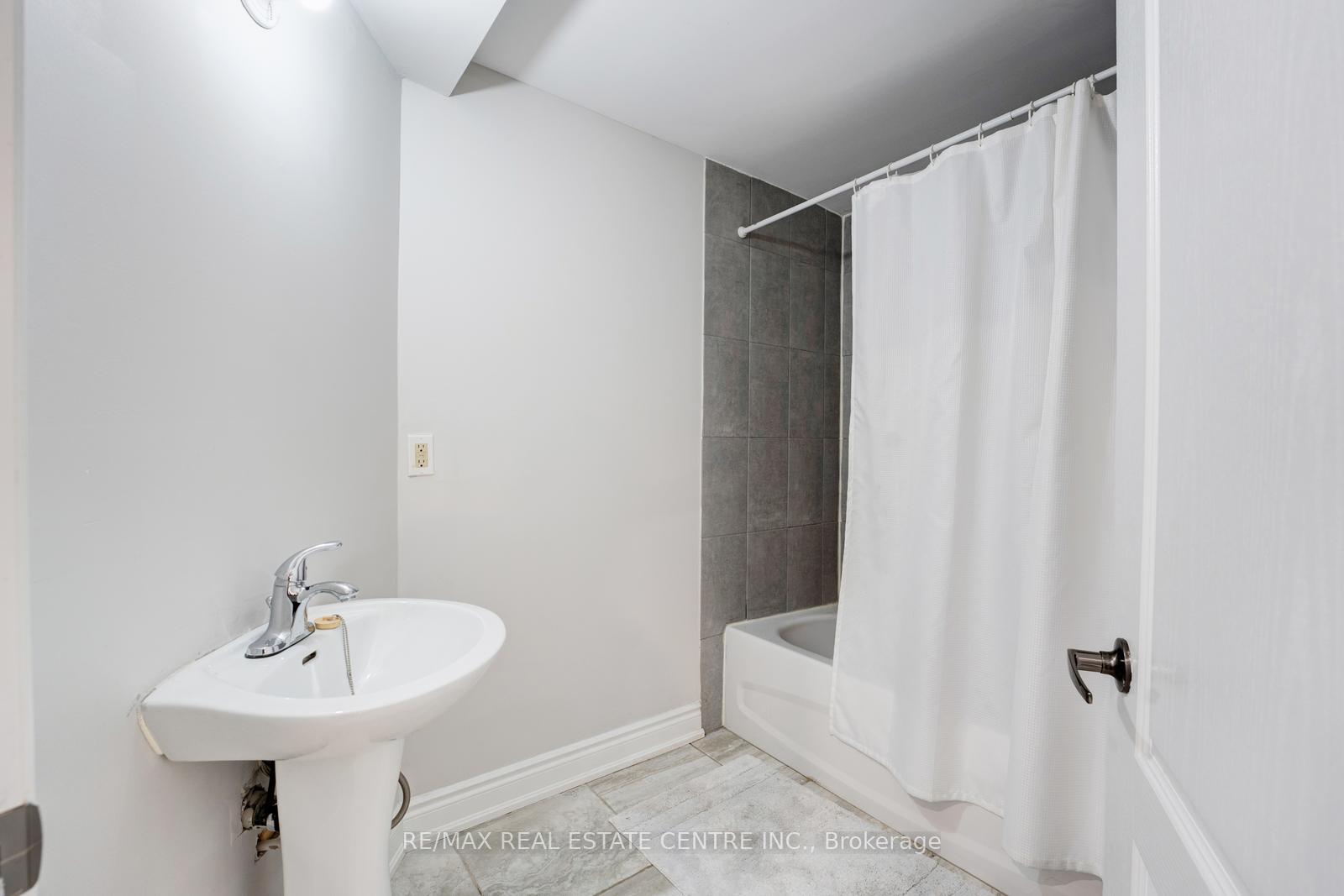Photo 36 of 26 Ferncastle Crescent, Brampton, Fletcher's Meadow — HOMEH