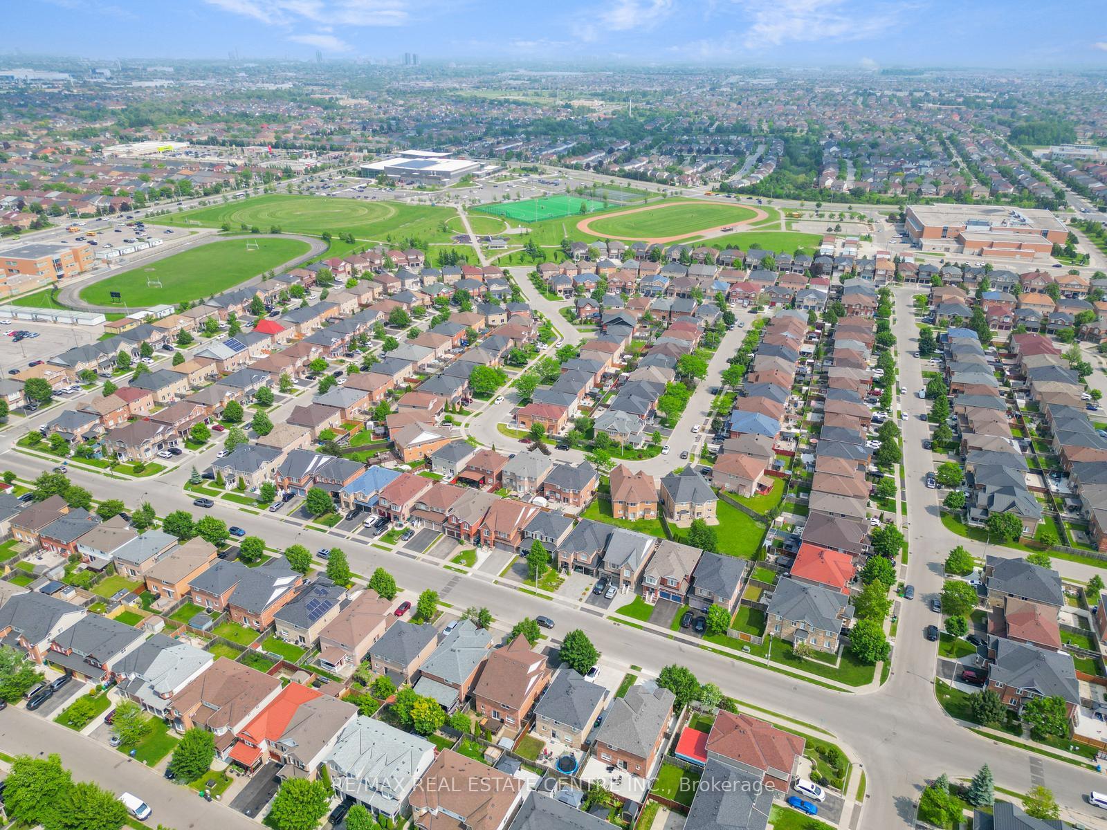 Photo 45 of 26 Ferncastle Crescent, Brampton, Fletcher's Meadow — HOMEH