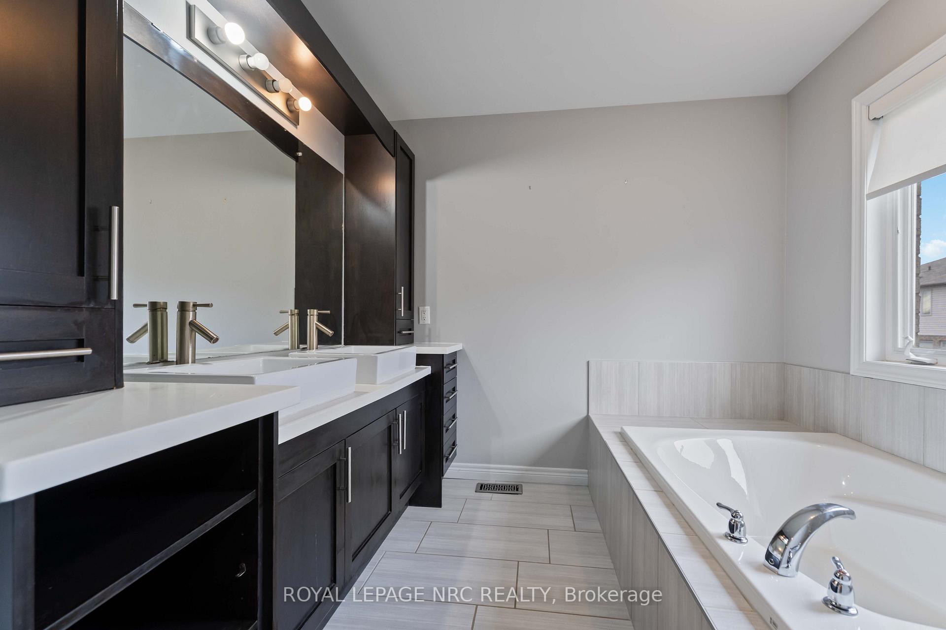 Photo 16 of 132 Oleary Drive, Hamilton, Meadowlands — HOMEH