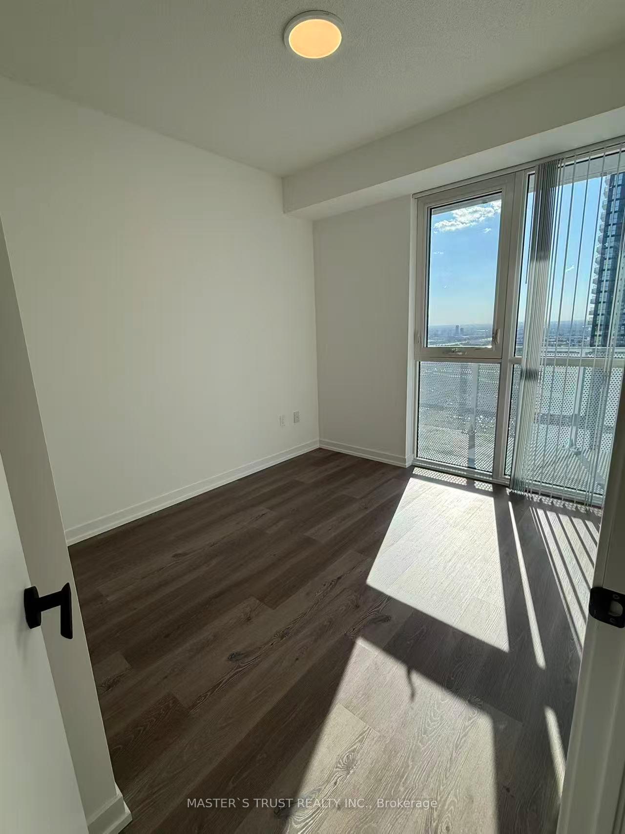Photo 4 of Unit 3015, 28 Interchange Way, Vaughan, Vaughan Corporate Centre — HOMEH