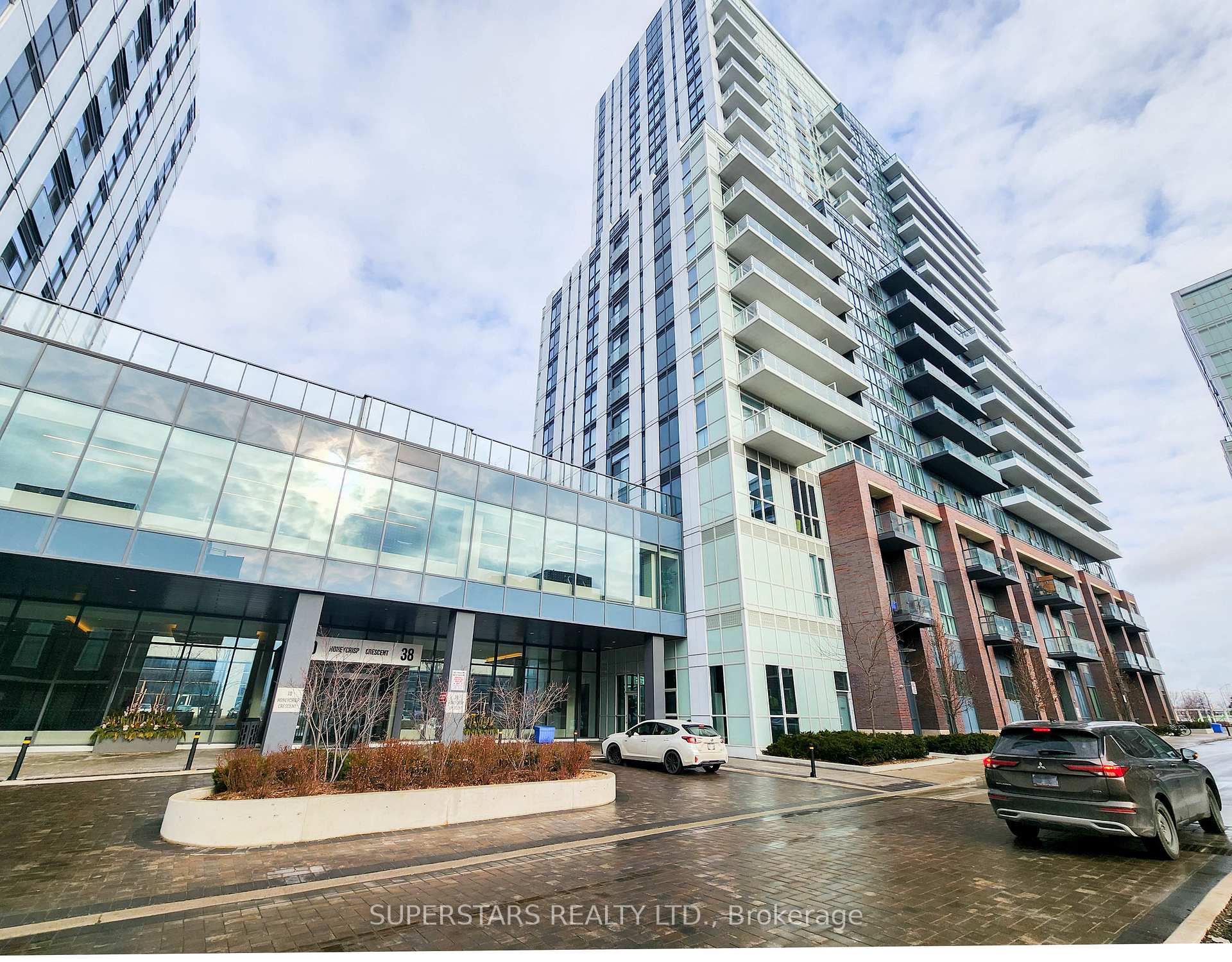 Photo 7 of Unit 303, 38 Honeycrisp Crescent, Vaughan, Vaughan Corporate Centre — HOMEH