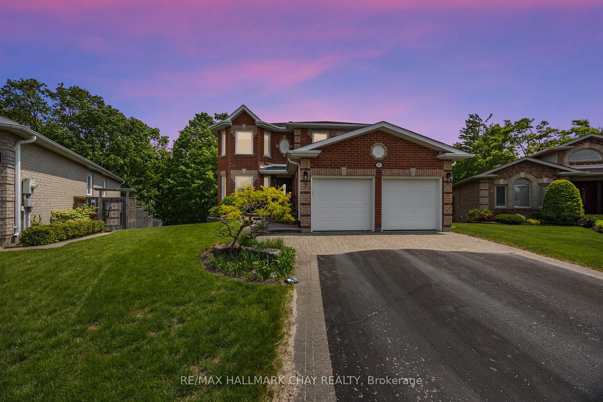 Photo 3 of 7 Maw Court, Barrie, Northwest — HOMEH