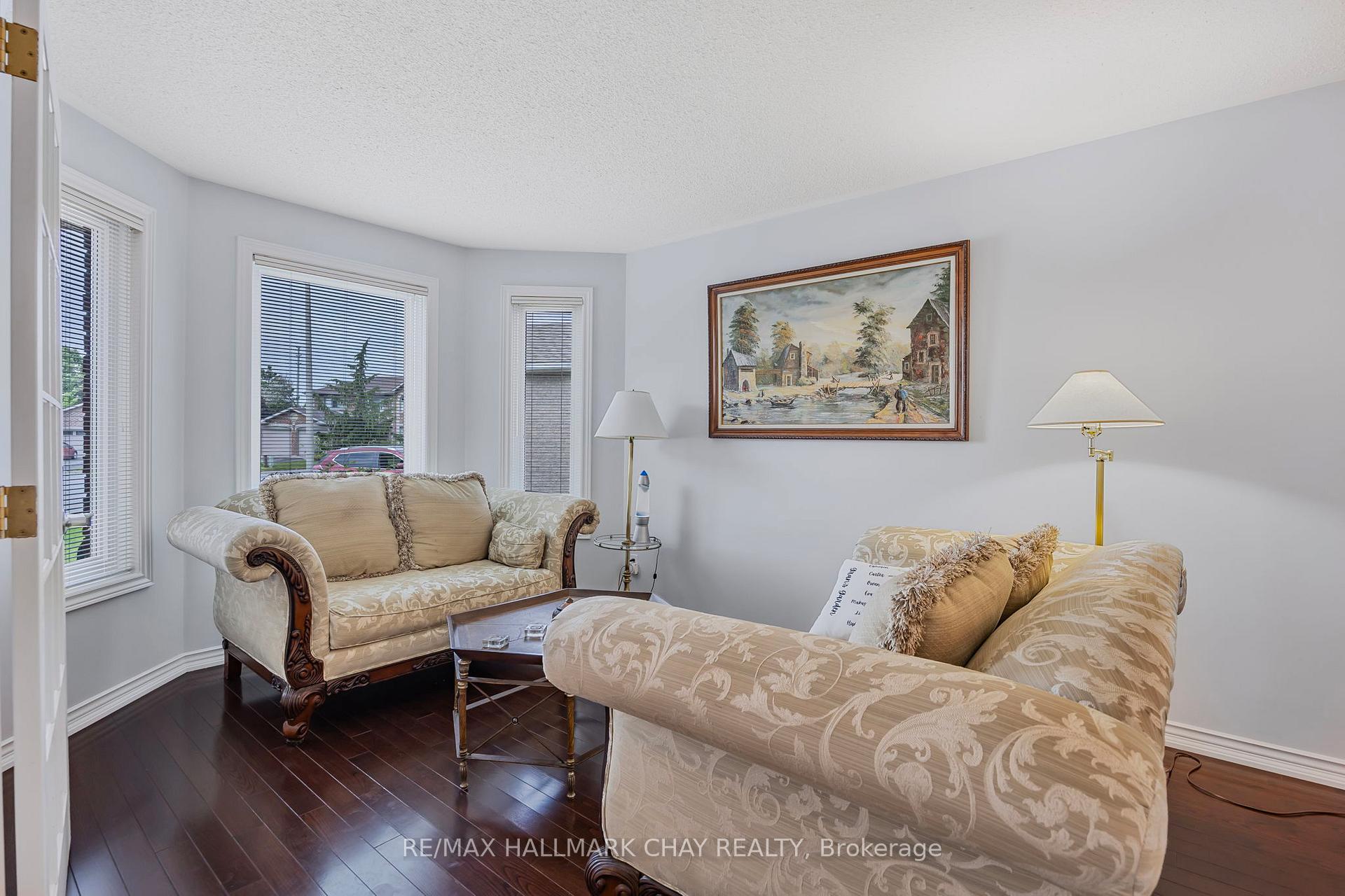 Photo 10 of 7 Maw Court, Barrie, Northwest — HOMEH