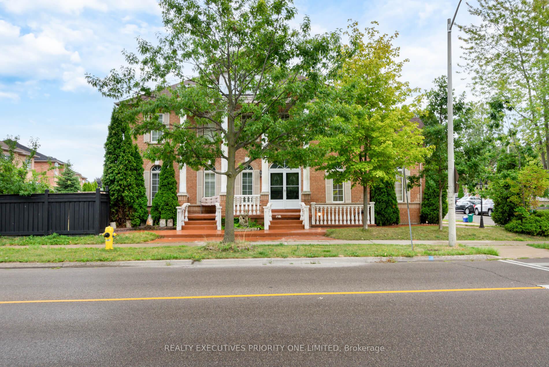 Photo 1 of 2 Foxhunt Drive, Vaughan, Vellore Village — HOMEH