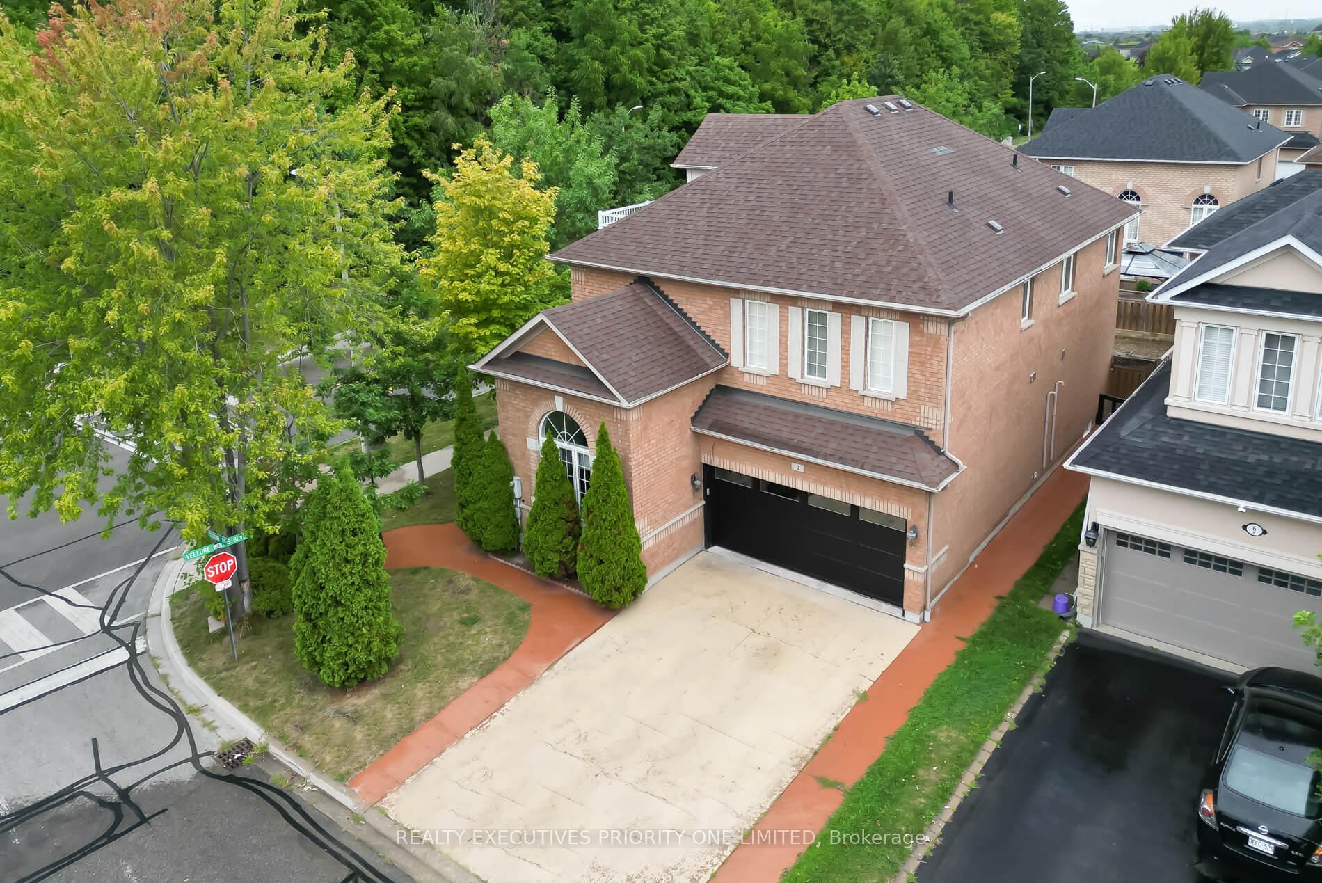 Photo 4 of 2 Foxhunt Drive, Vaughan, Vellore Village — HOMEH