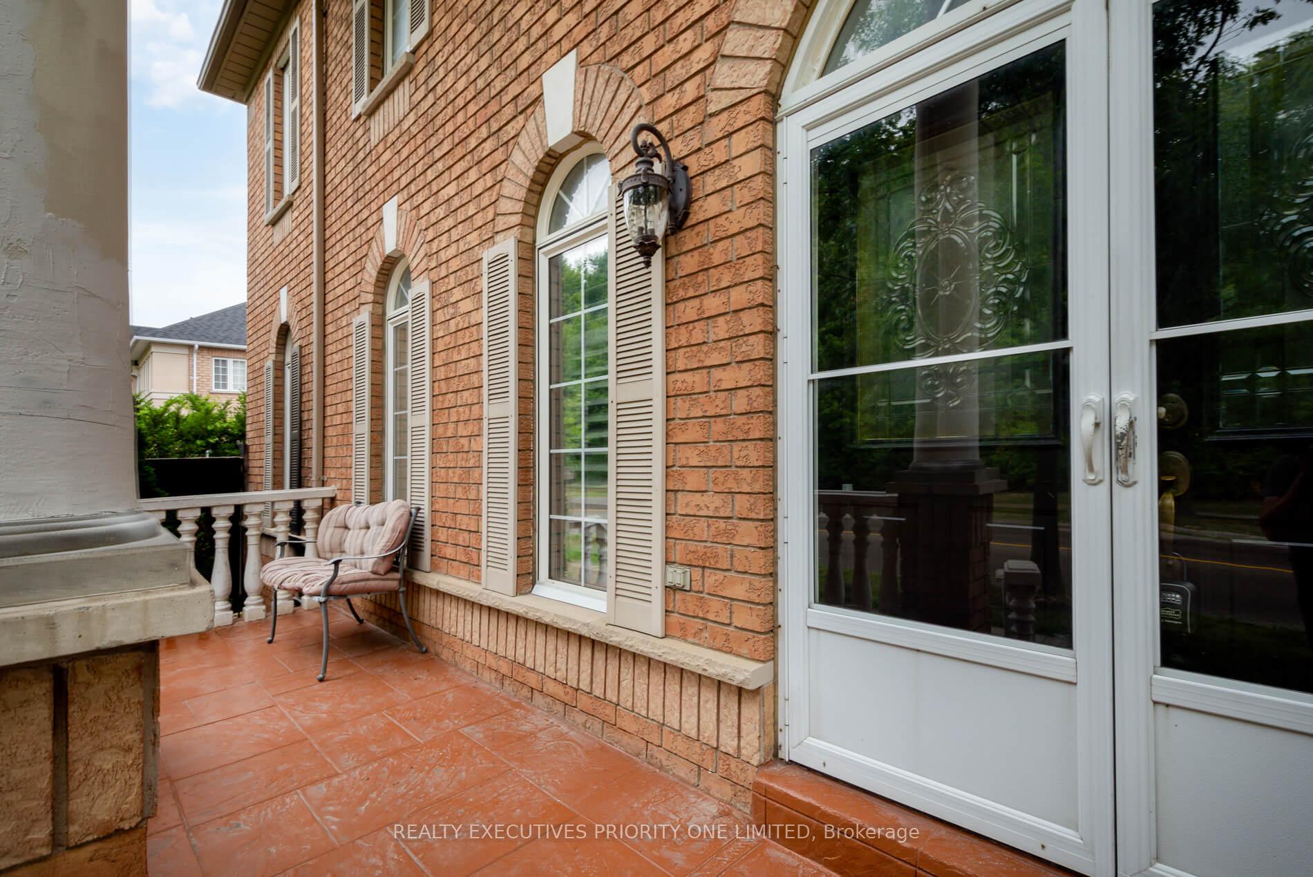Photo 8 of 2 Foxhunt Drive, Vaughan, Vellore Village — HOMEH