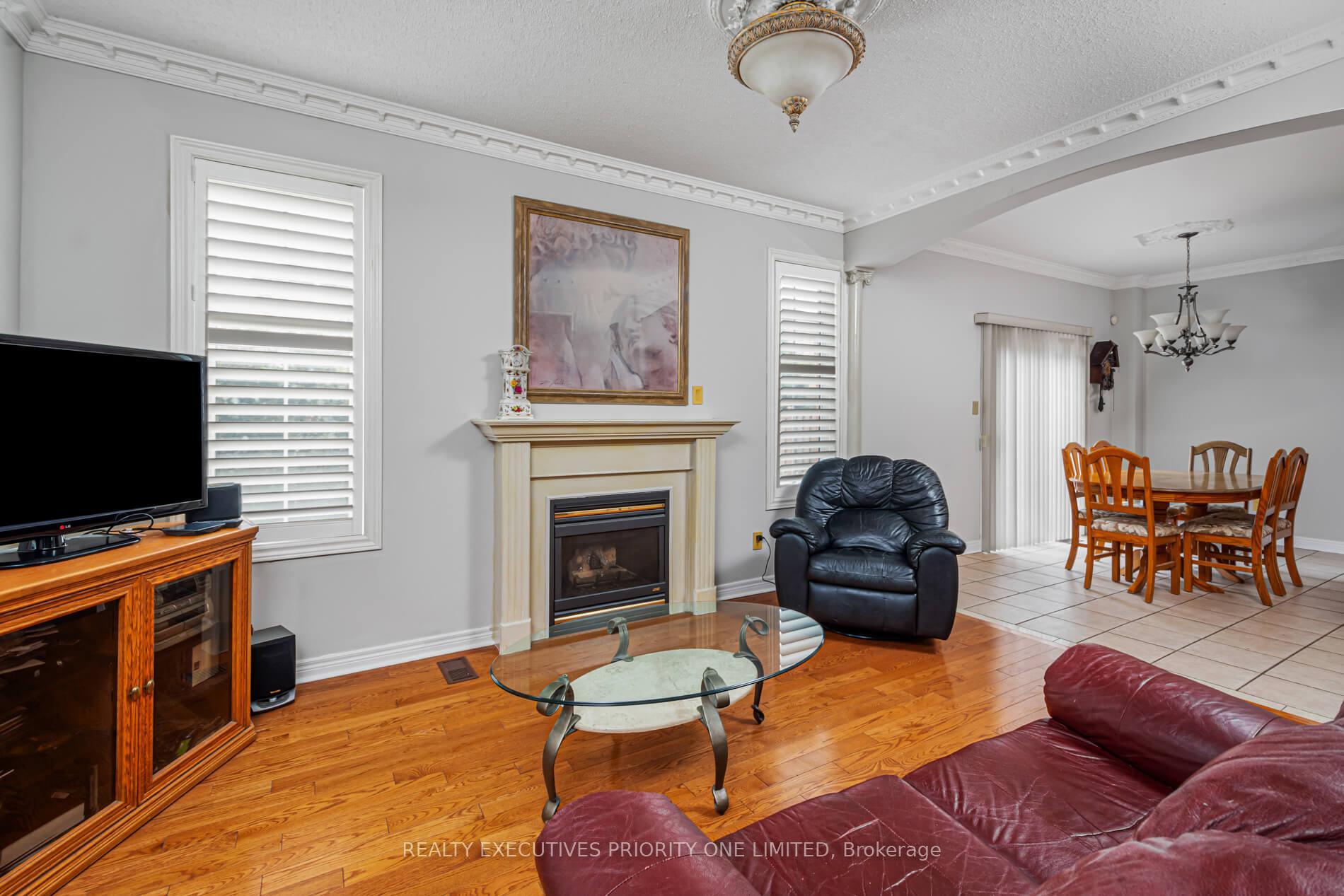 Photo 5 of 2 Foxhunt Drive, Vaughan, Vellore Village — HOMEH