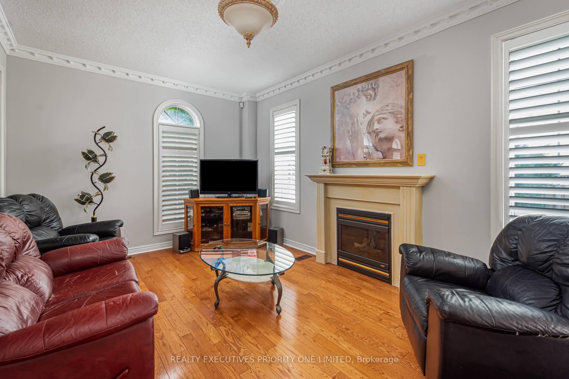 Photo 13 of 2 Foxhunt Drive, Vaughan, Vellore Village — HOMEH