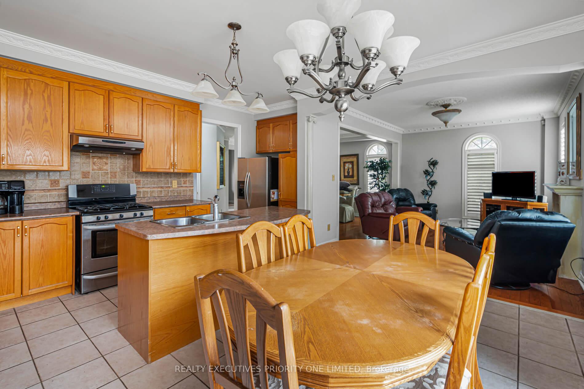 Photo 19 of 2 Foxhunt Drive, Vaughan, Vellore Village — HOMEH