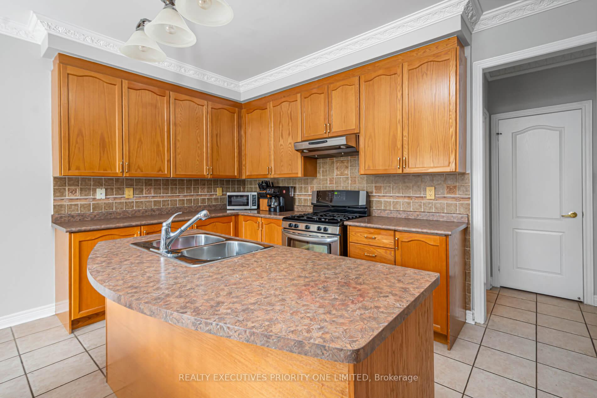 Photo 17 of 2 Foxhunt Drive, Vaughan, Vellore Village — HOMEH