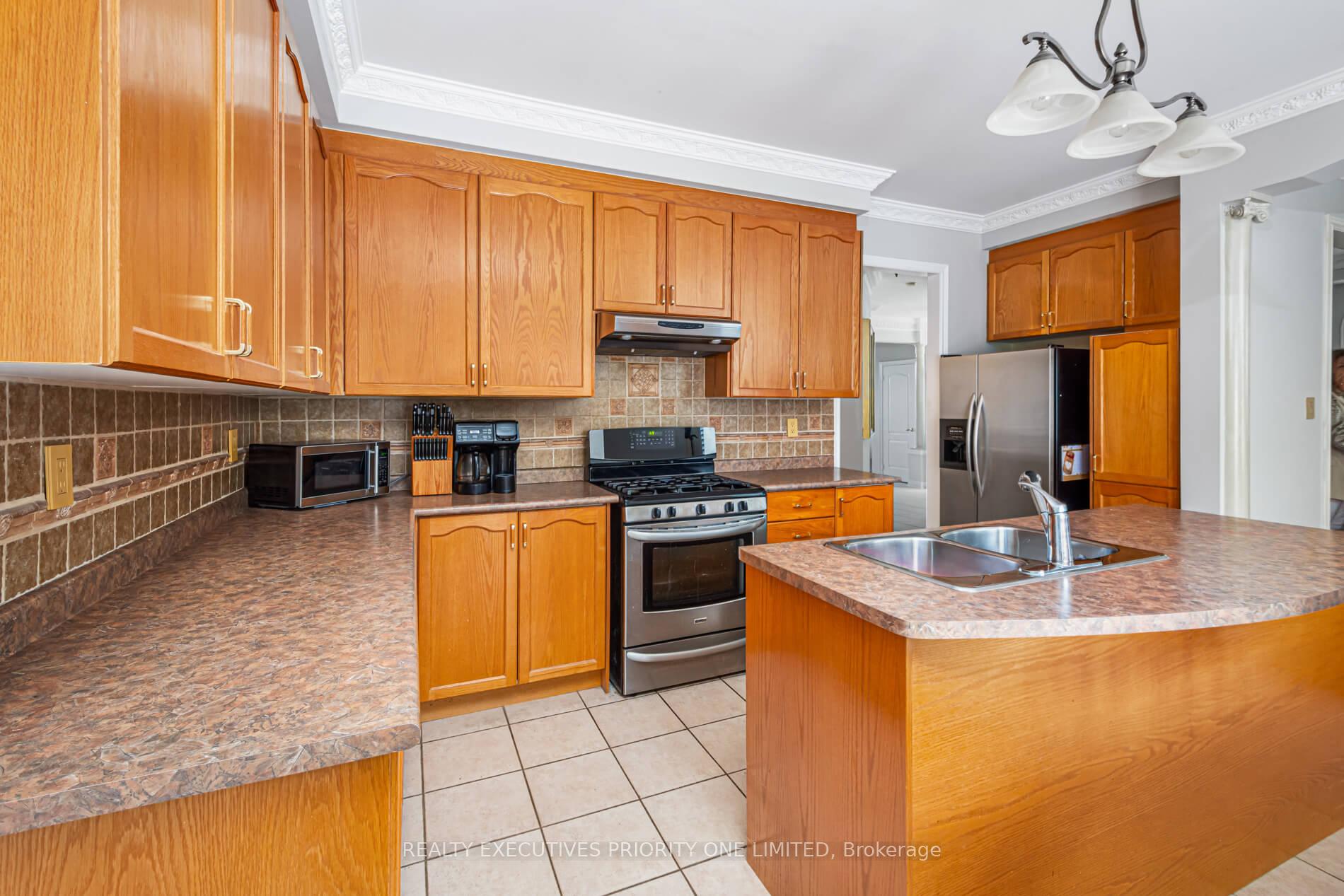 Photo 20 of 2 Foxhunt Drive, Vaughan, Vellore Village — HOMEH