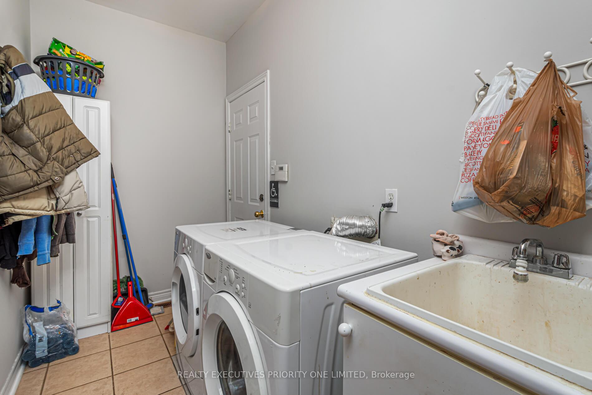 Photo 18 of 2 Foxhunt Drive, Vaughan, Vellore Village — HOMEH