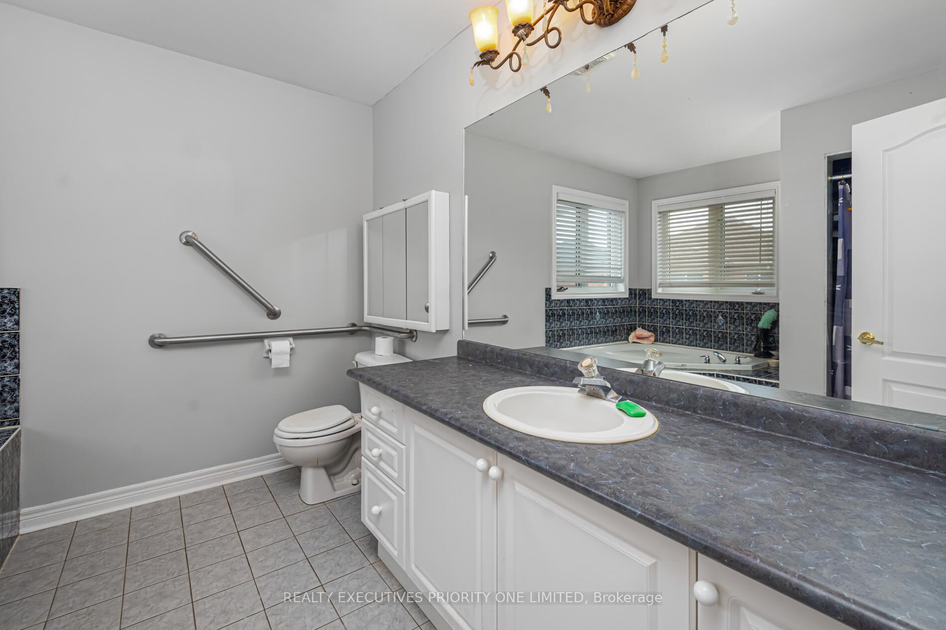 Photo 23 of 2 Foxhunt Drive, Vaughan, Vellore Village — HOMEH