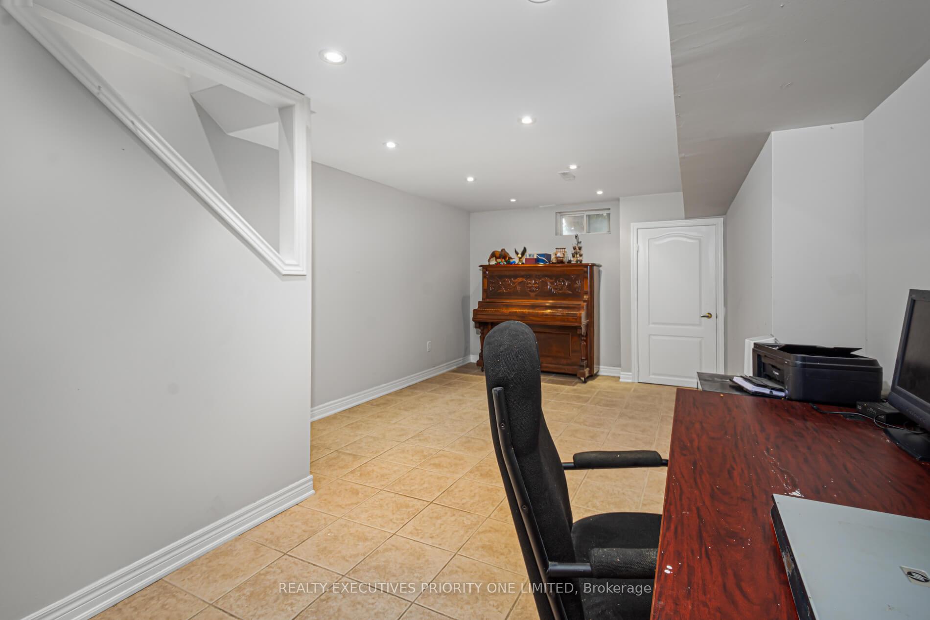 Photo 27 of 2 Foxhunt Drive, Vaughan, Vellore Village — HOMEH