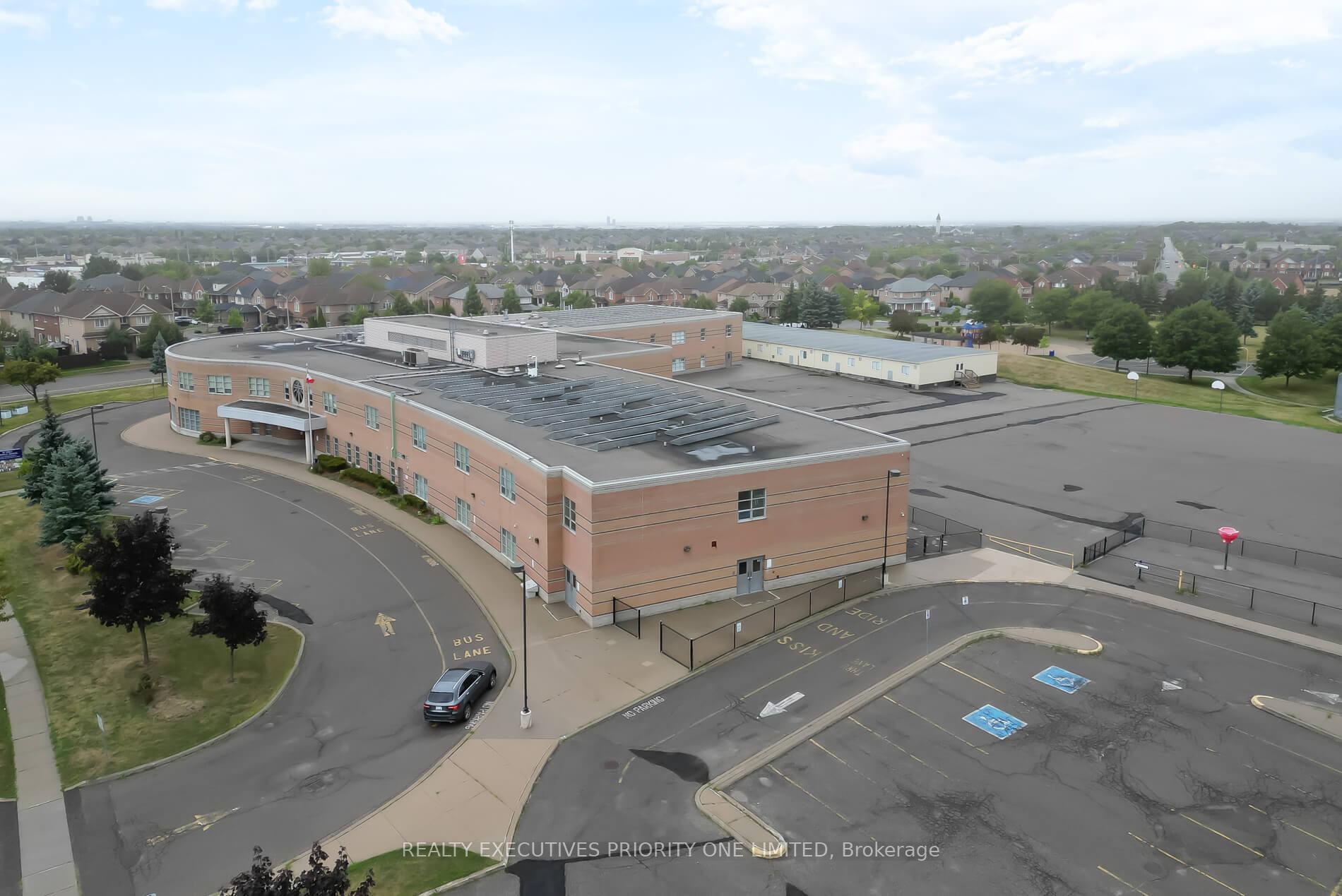 Photo 46 of 2 Foxhunt Drive, Vaughan, Vellore Village — HOMEH